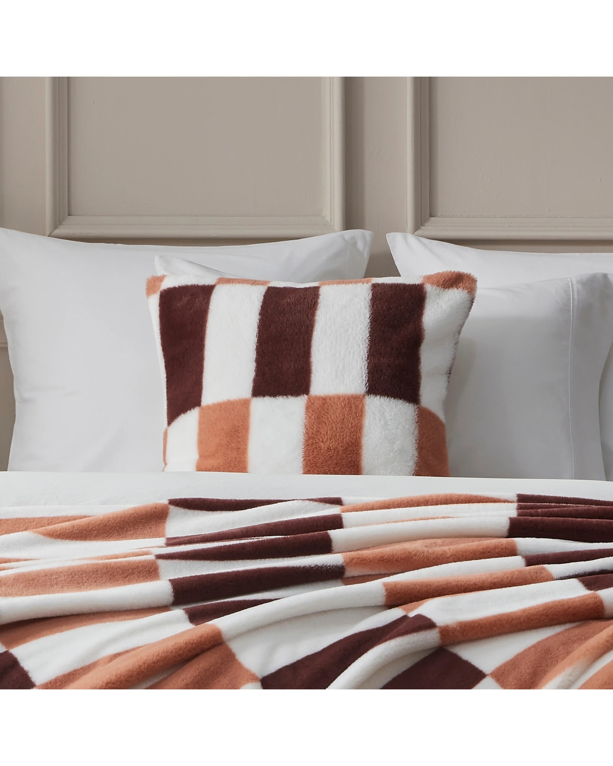 5 Dreamaker Alma Faux Fur Throw 180x200cm - Chocolate Mousse, 5 of 7