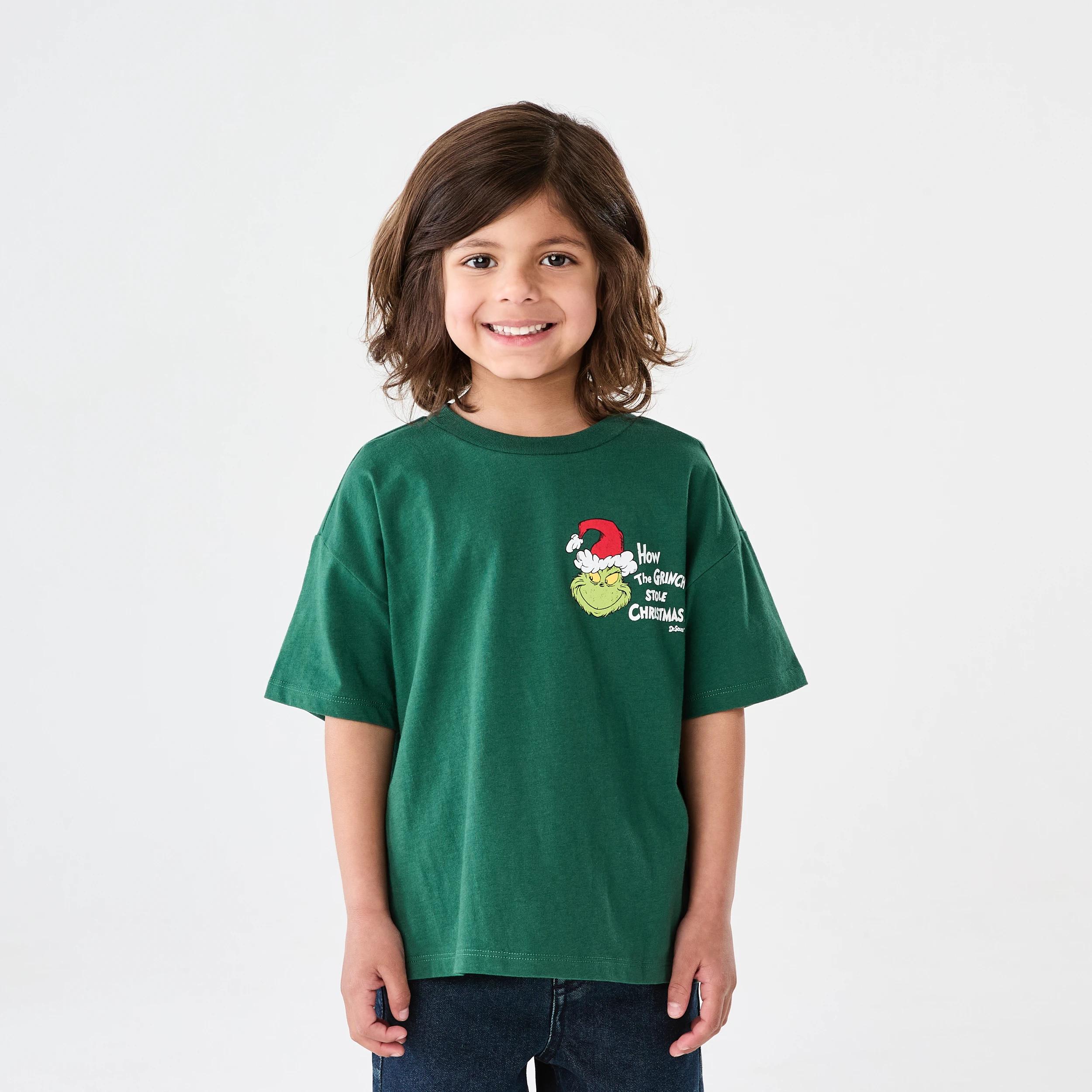 1 The Grinch License Christmas Oversized T-shirt GRINCH FAMILY XMAS PRINT GREEN KIDS, 1 of 8