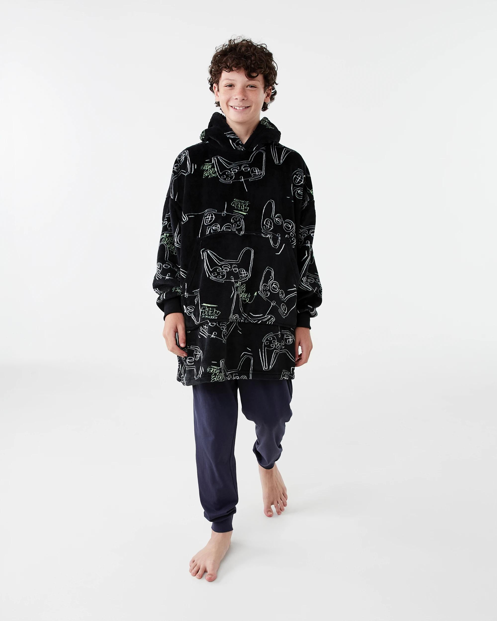 1 Pull Over Gown Blk Cntrls, 1 of 7