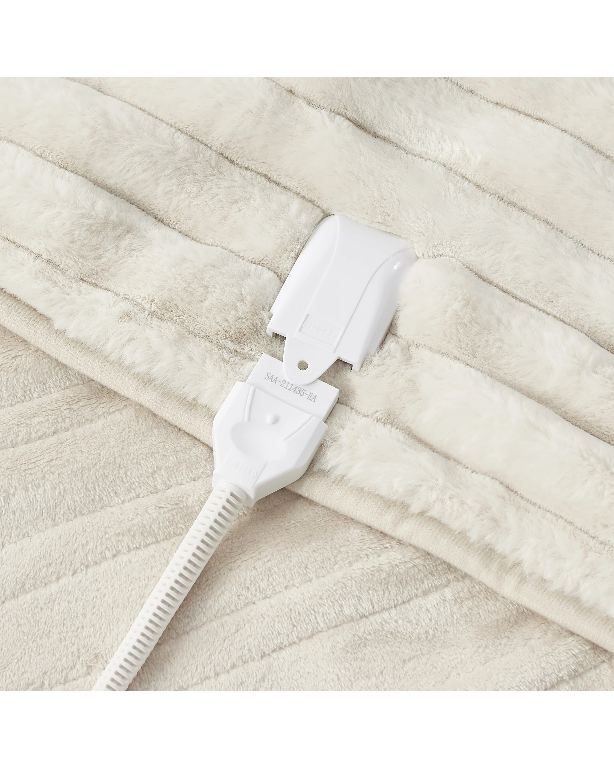 6 Dreamaker Cirra Chunky Embossed Fleece Heated Throw 180x200cm - Natural, 6 of 10