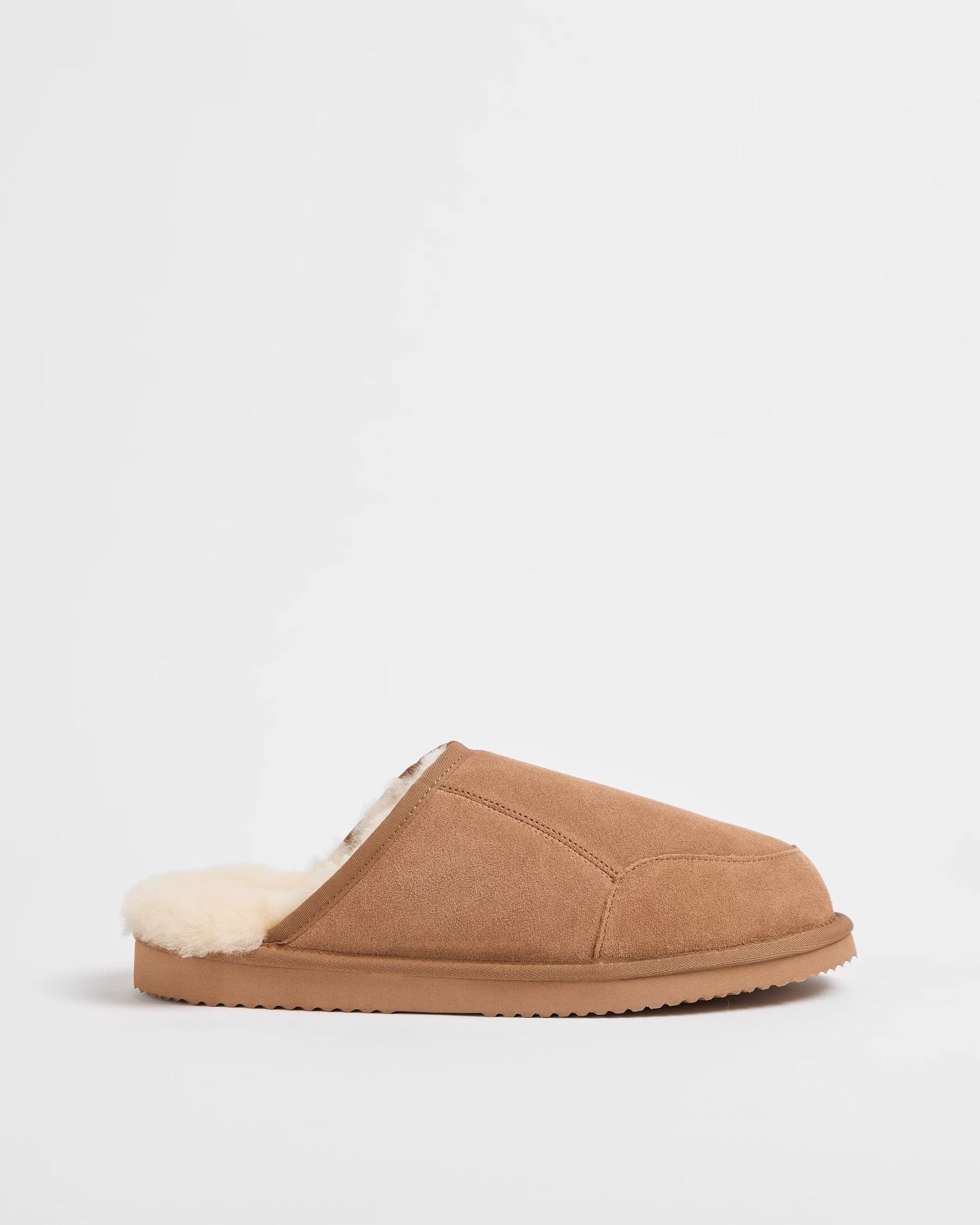 1 AUSTRALIAN DESIGN UGG Australian Design Sheepskin and Leather Slipper Scuff CHESTNUT, 1 of 3