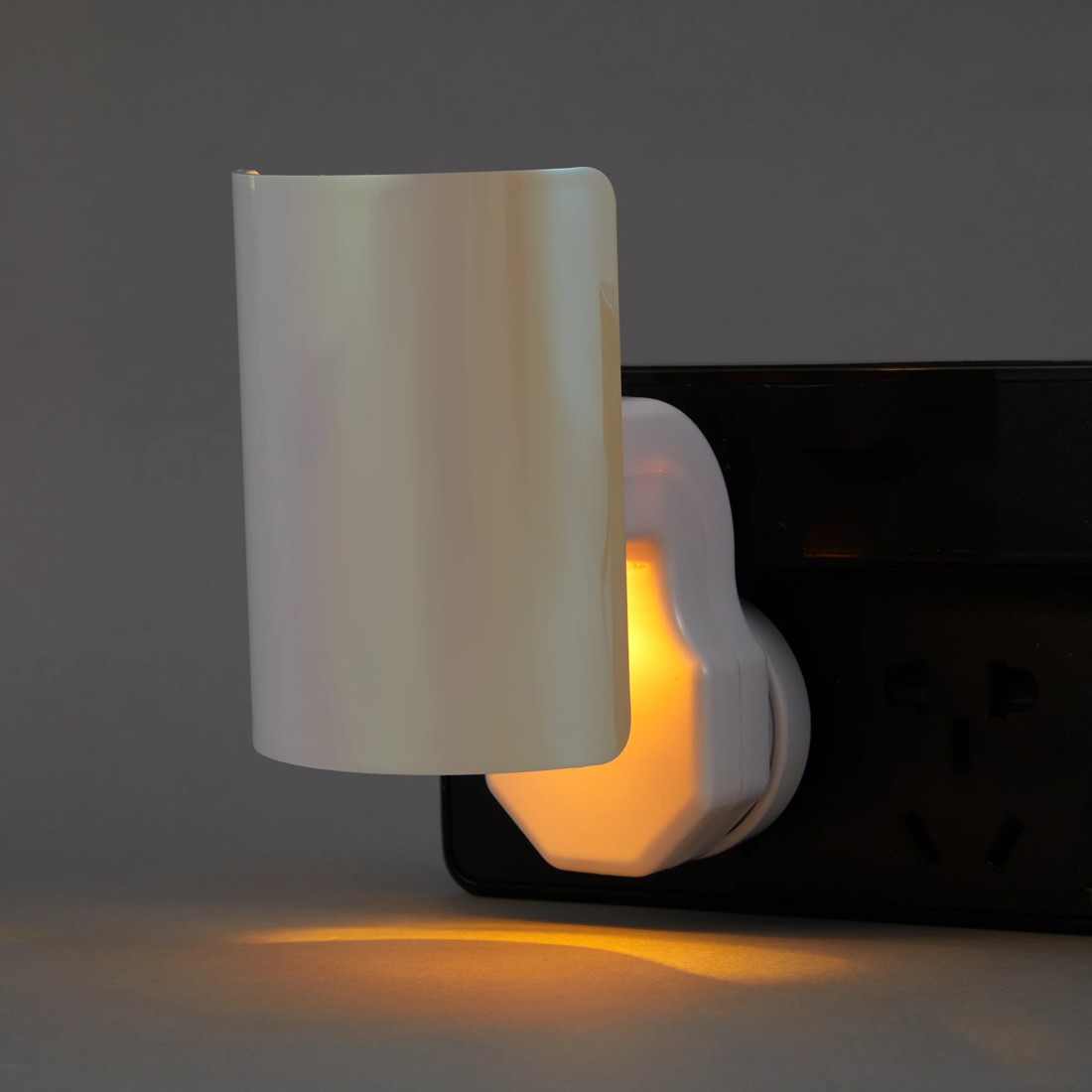 8 Iridescent Plug In Light and Diffuser Starter Set, 8 of 10