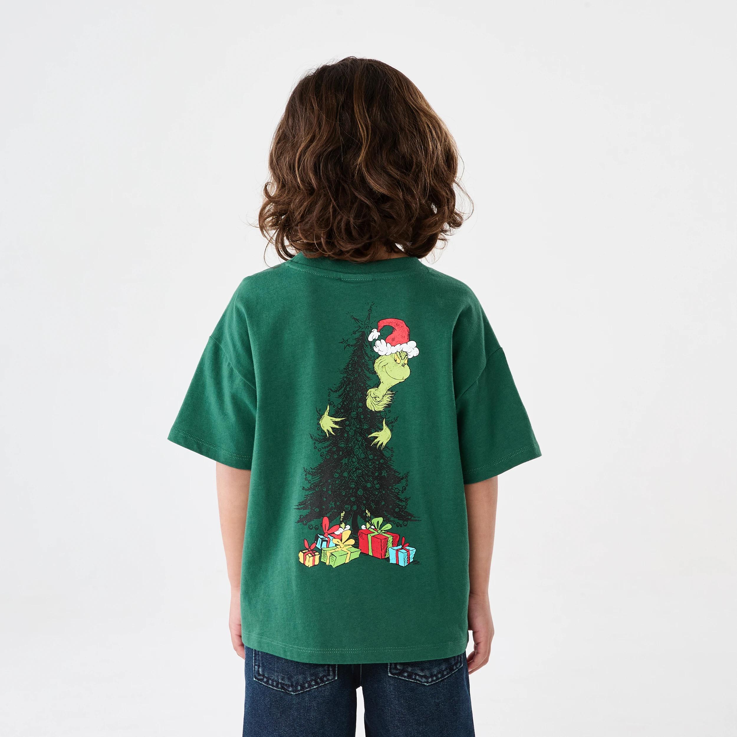 2 The Grinch License Christmas Oversized T-shirt GRINCH FAMILY XMAS PRINT GREEN KIDS, 2 of 8