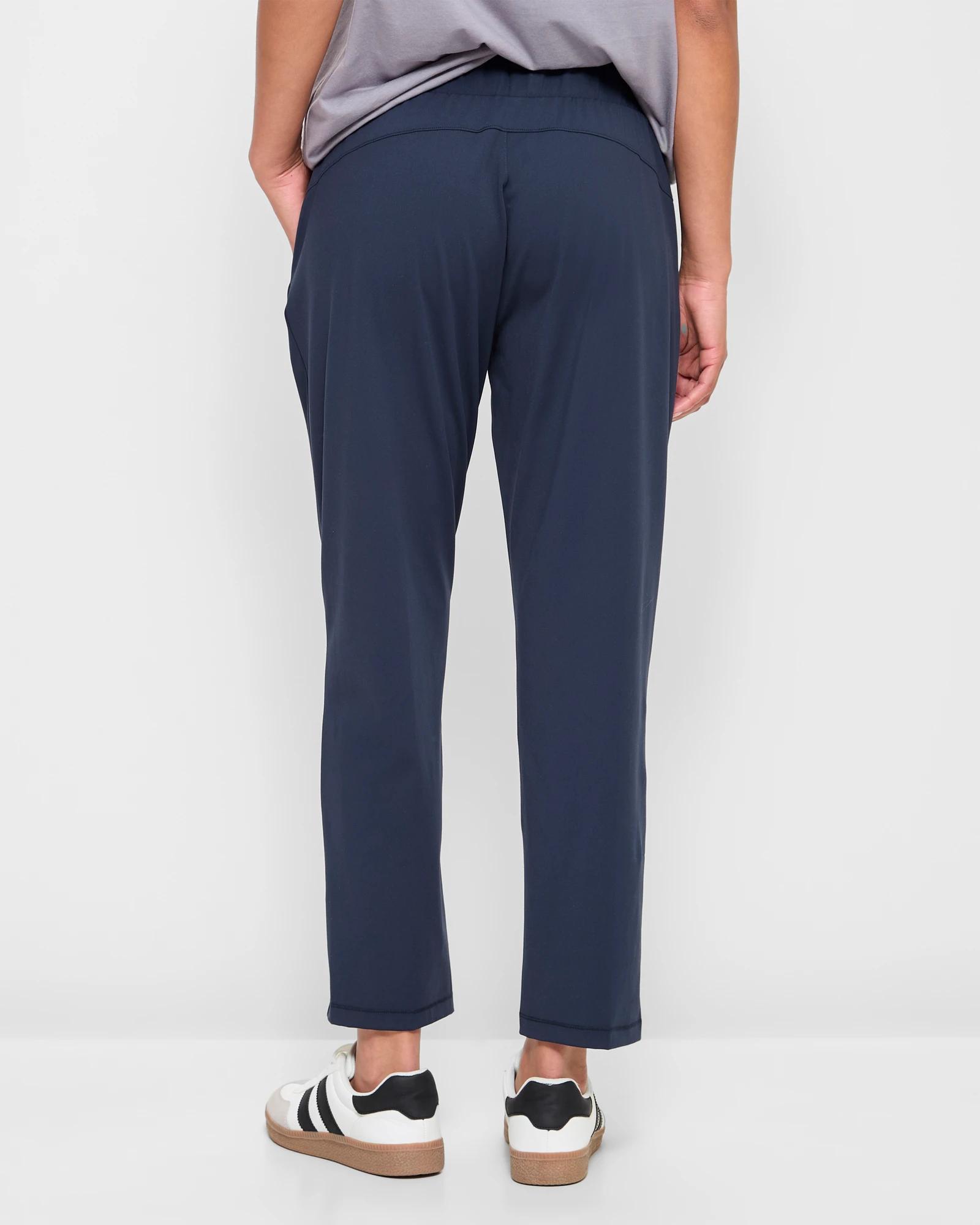 4 Target Active 7/8 Length Relaxed Travel Pants NAVY BLUE, 4 of 5