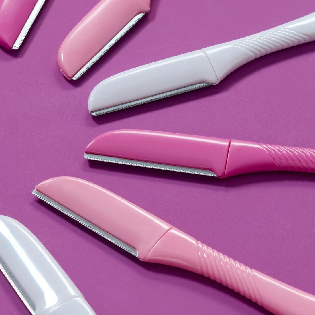 3 Schick 4 Pack Silk Salon Touch-Up Razors, 3 of 5