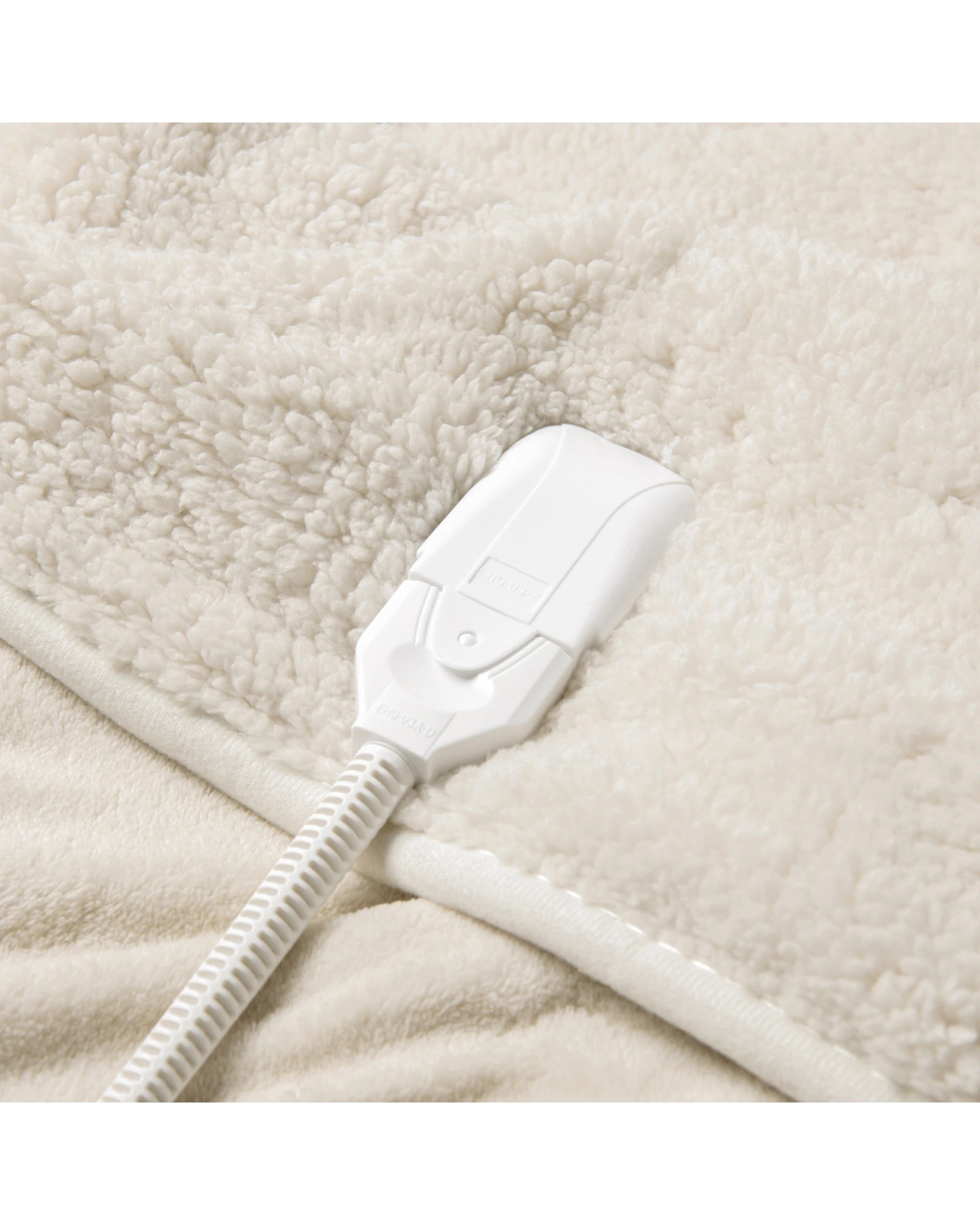 8 Dreamaker Eve Reversible Sherpa & Coral Fleece Heated Throw 130x160cm - Cream, 8 of 8