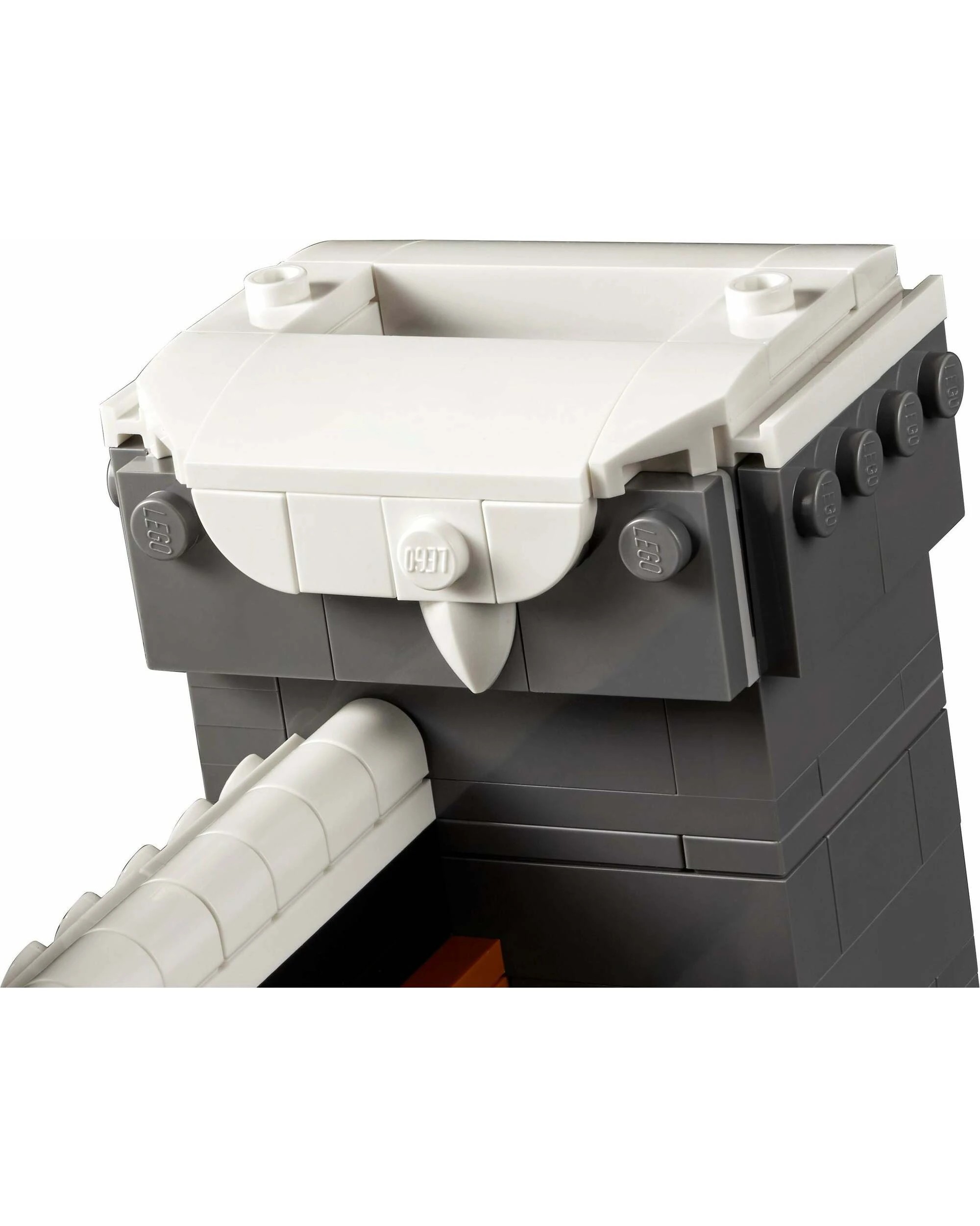 5 LEGO ICONS 10293 Winter Village Santa's Visit, 5 of 5