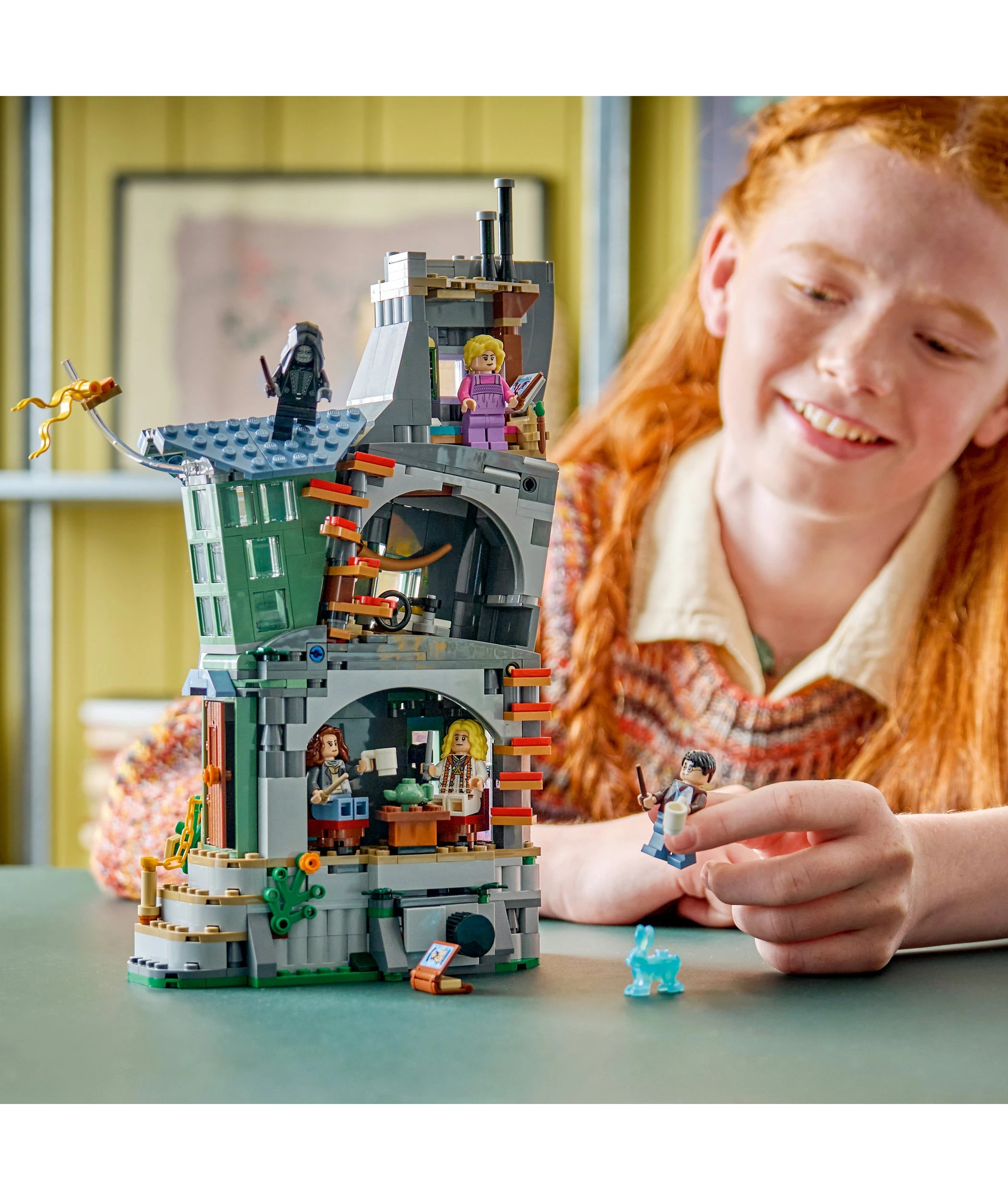8 LEGO Harry Potter Luna Lovegood's House 76467, 8 of 10