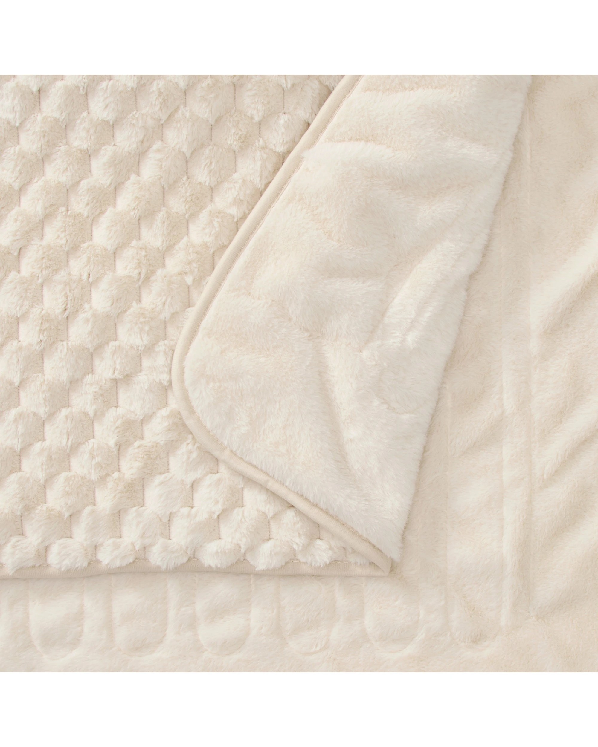 3 Dreamaker Emmett Textured Faux Fur Heated Throw 130x160cm - Cream, 3 of 9