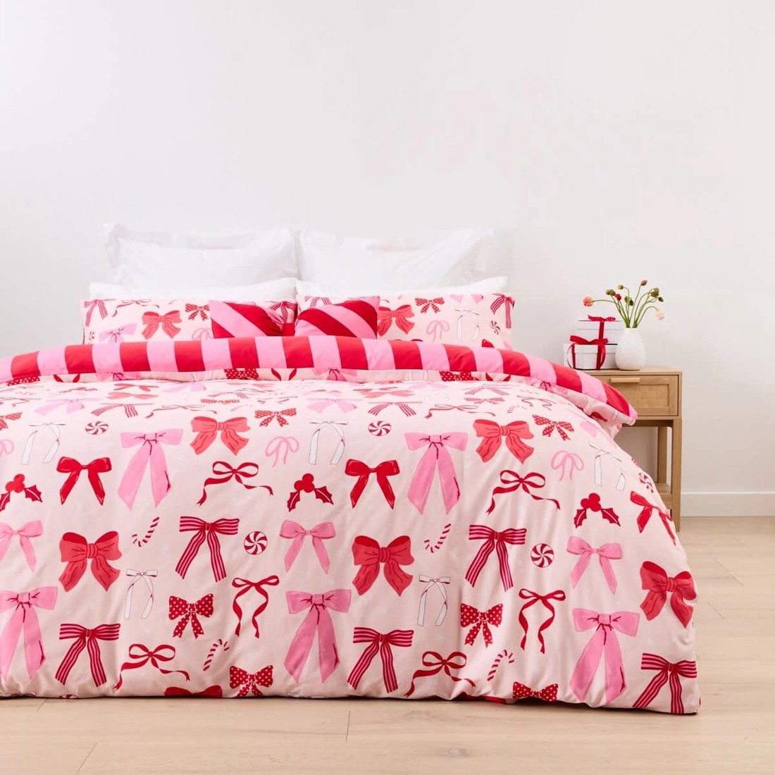 1 Bows Cotton Rich Reversible Quilt Cover Set - Queen Bed, 1 of 8
