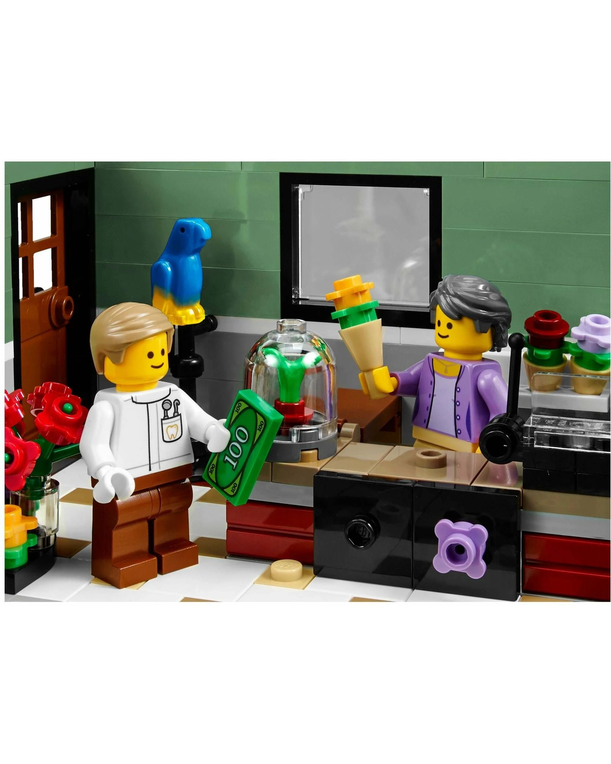 2 LEGO 10255 Creator Expert Assembly Square, 2 of 3