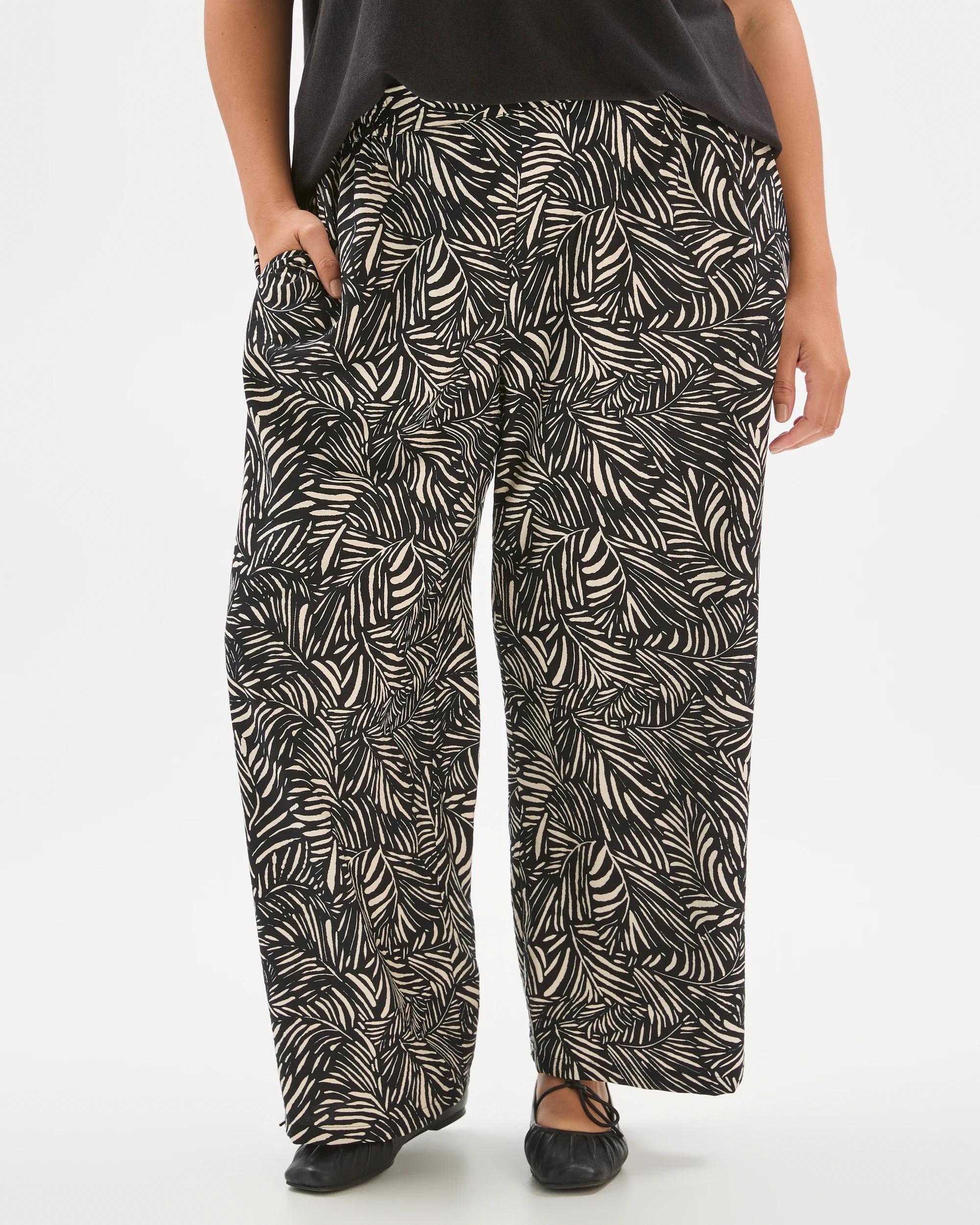 4 Target Curve Plus Size Tie Front Pants BLACK AND WHITE GEO PRINT, 4 of 6
