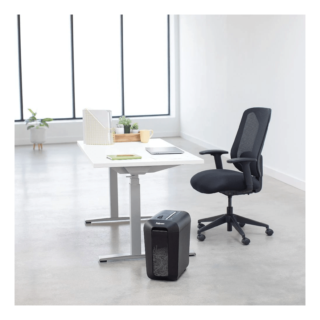 4 Fellowes LX65 Cross-cut Shredder, 4 of 5