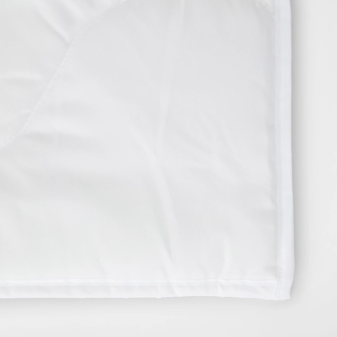 4 Stain Resistant and Allergy Sensitive Quilt - King Bed, White, 4 of 5