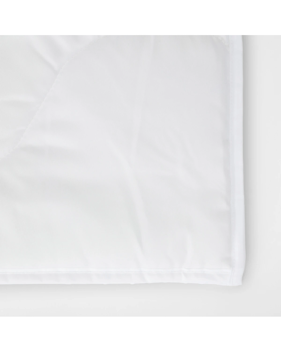 4 Stain Resistant and Allergy Sensitive Quilt - King Bed, White, 4 of 5