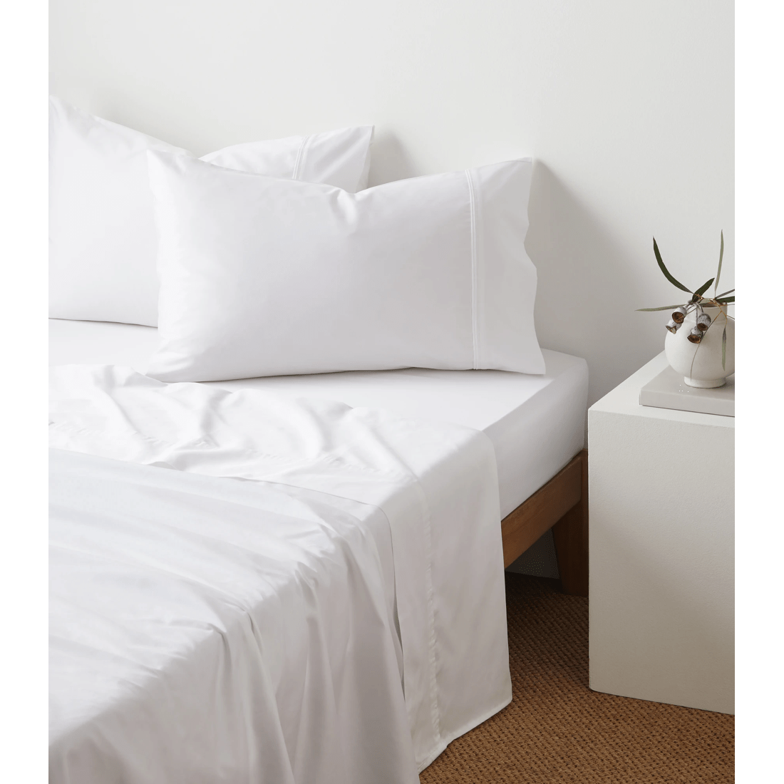 1 Target Egyptian Cotton 600 Thread Count Pillowcase 2 Pack
 - Queen Bed
 - White, 1 of 1