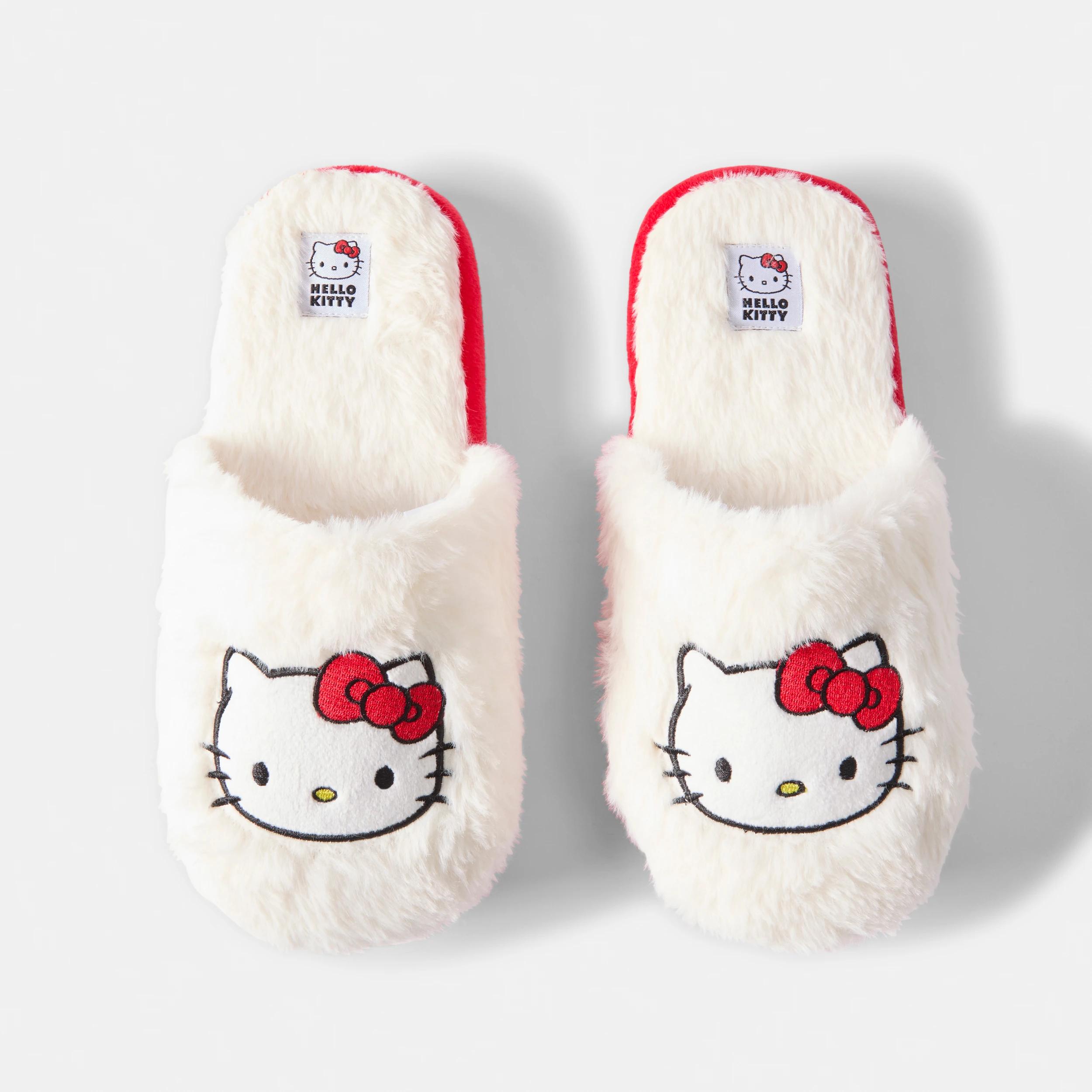 2 Hello Kitty License Novelty Scuffs WHITE, 2 of 4