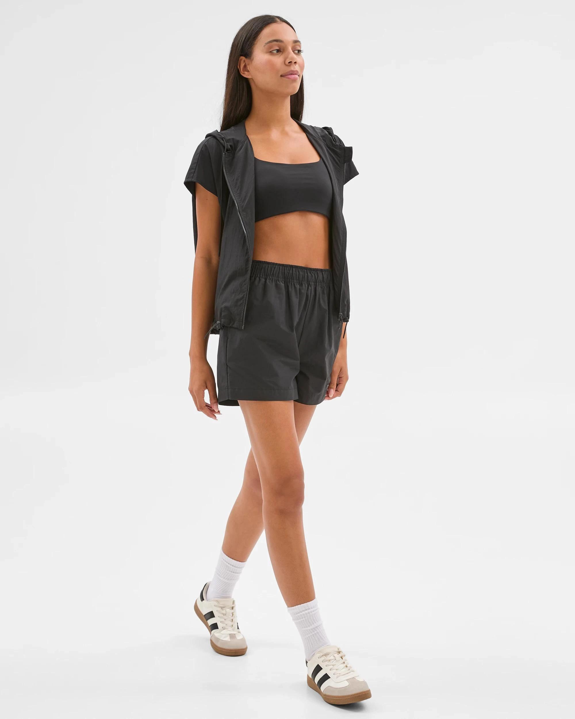 2 Target Active Lightweight Zip Through Vest BLACK, 2 of 6