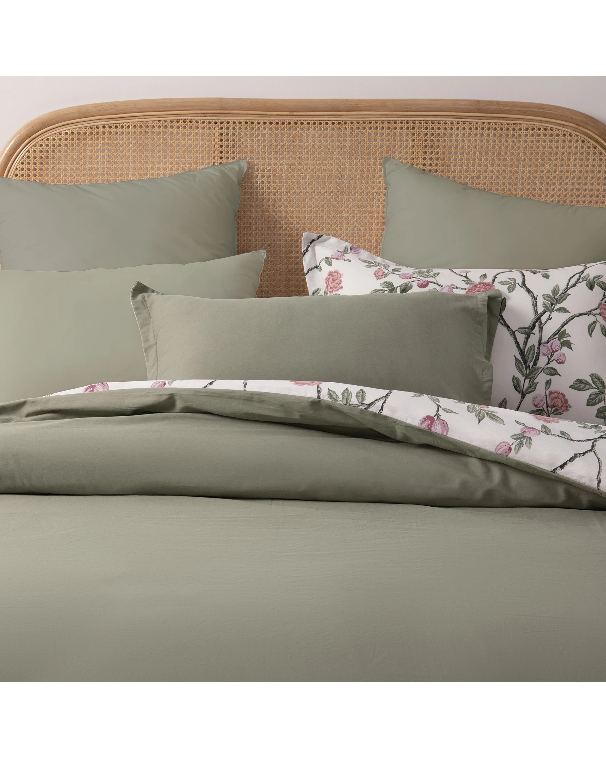 4 Dreamaker Magnolia 100% Cotton Reversible Quilt Cover Set - Queen Bed - Green, 4 of 8