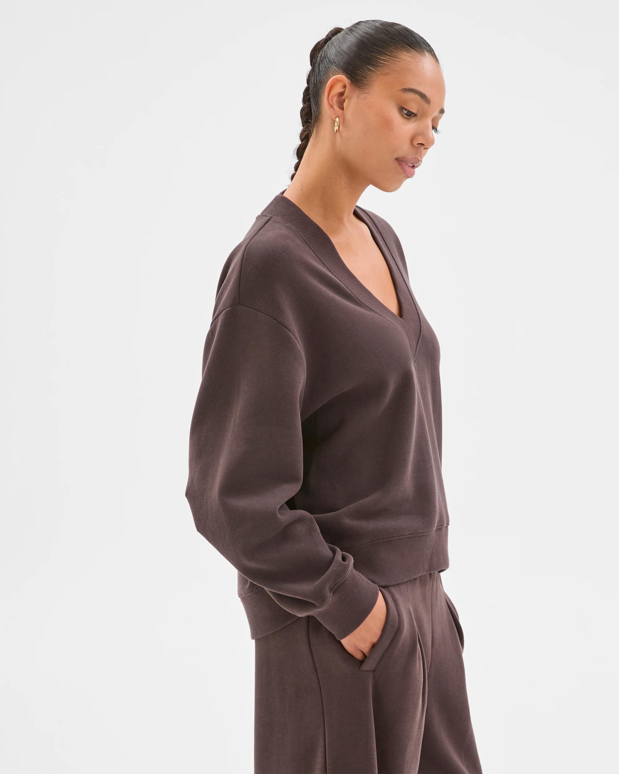 5 Target Active Active Australian Cotton Blend Sueded Rib V-Neck Jumper COCOA, 5 of 6