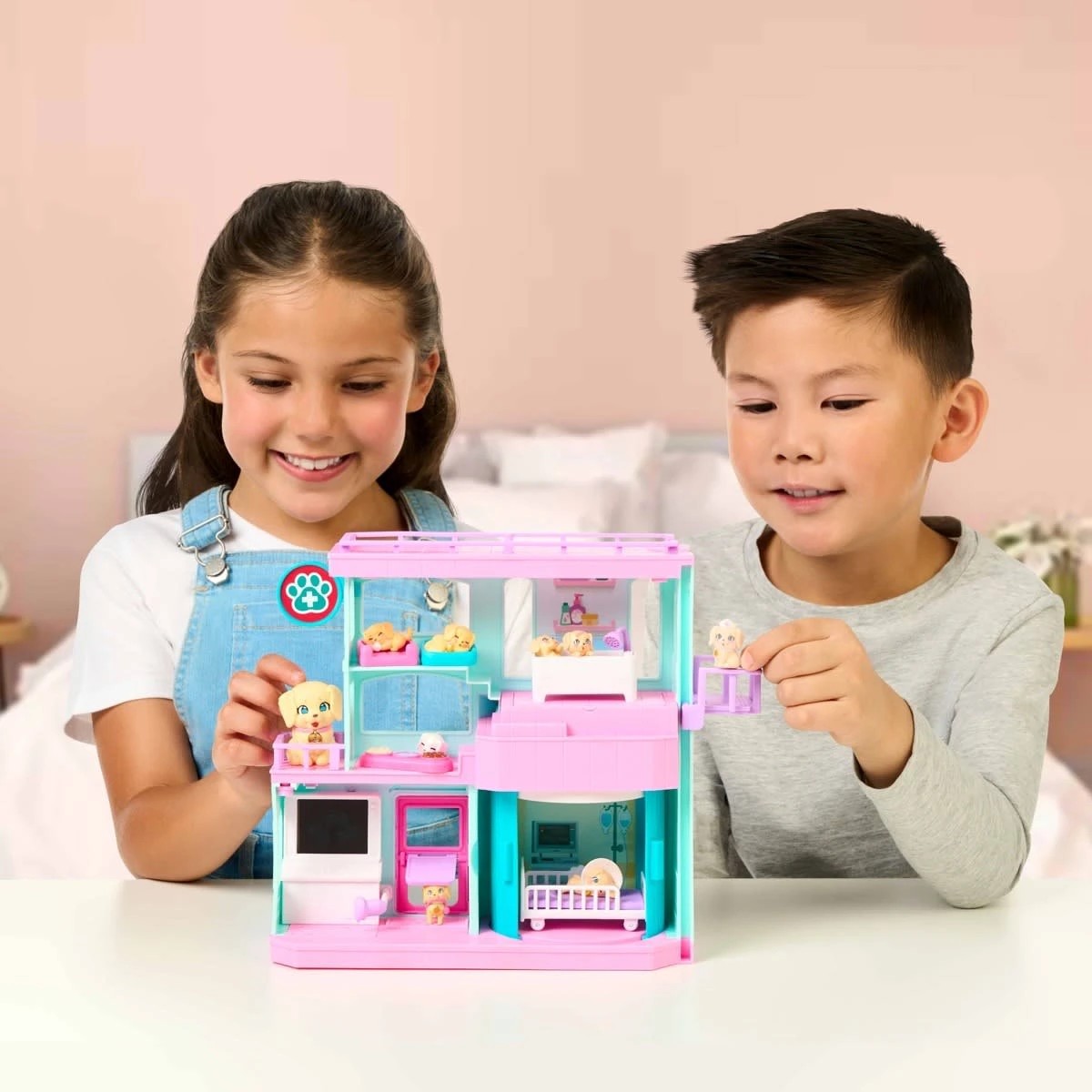 6 Little Live Pets Mama Surprise Families Baby Care Clinic Playset, 6 of 10
