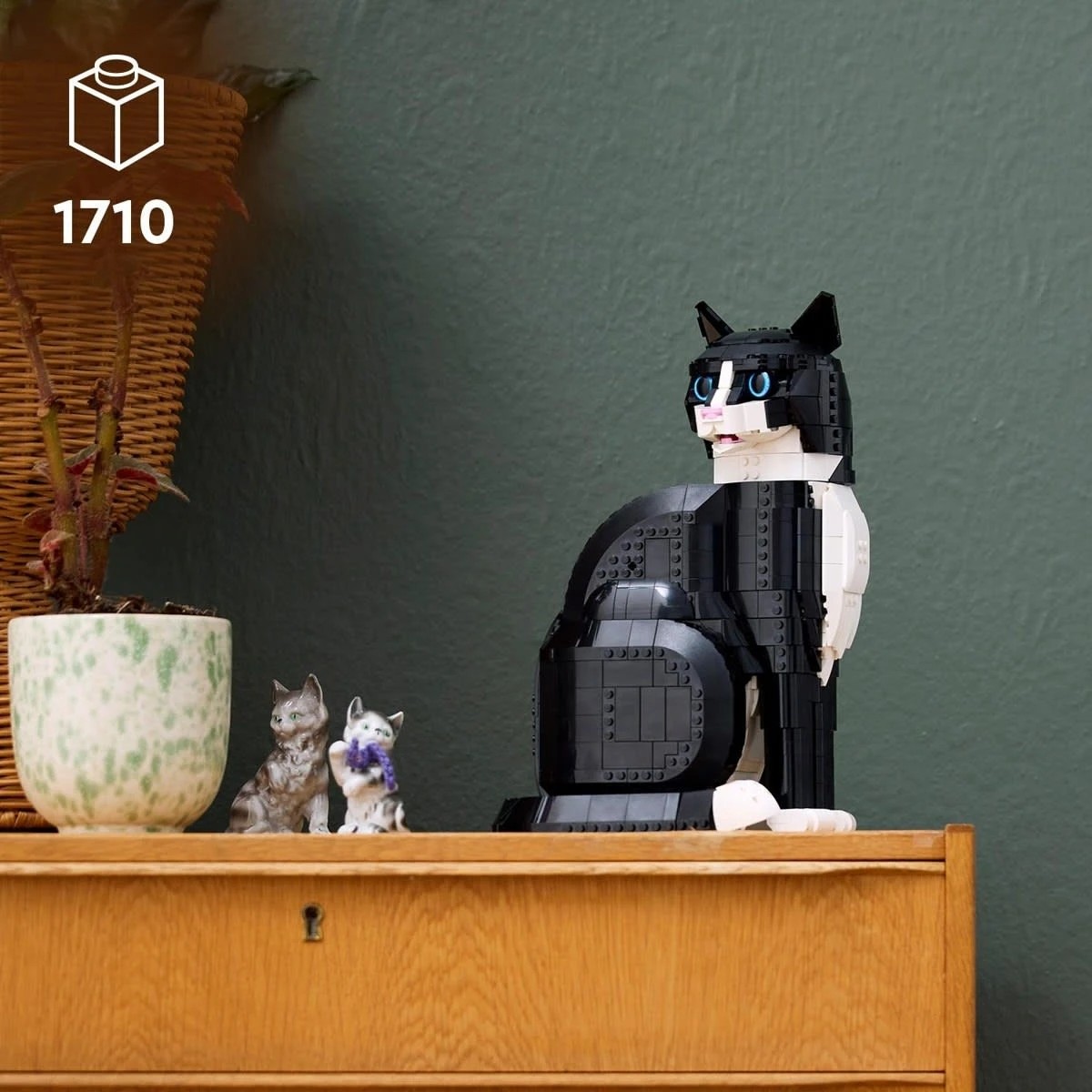 8 LEGO Ideas Tuxedo Cat 21349, 8 of 9