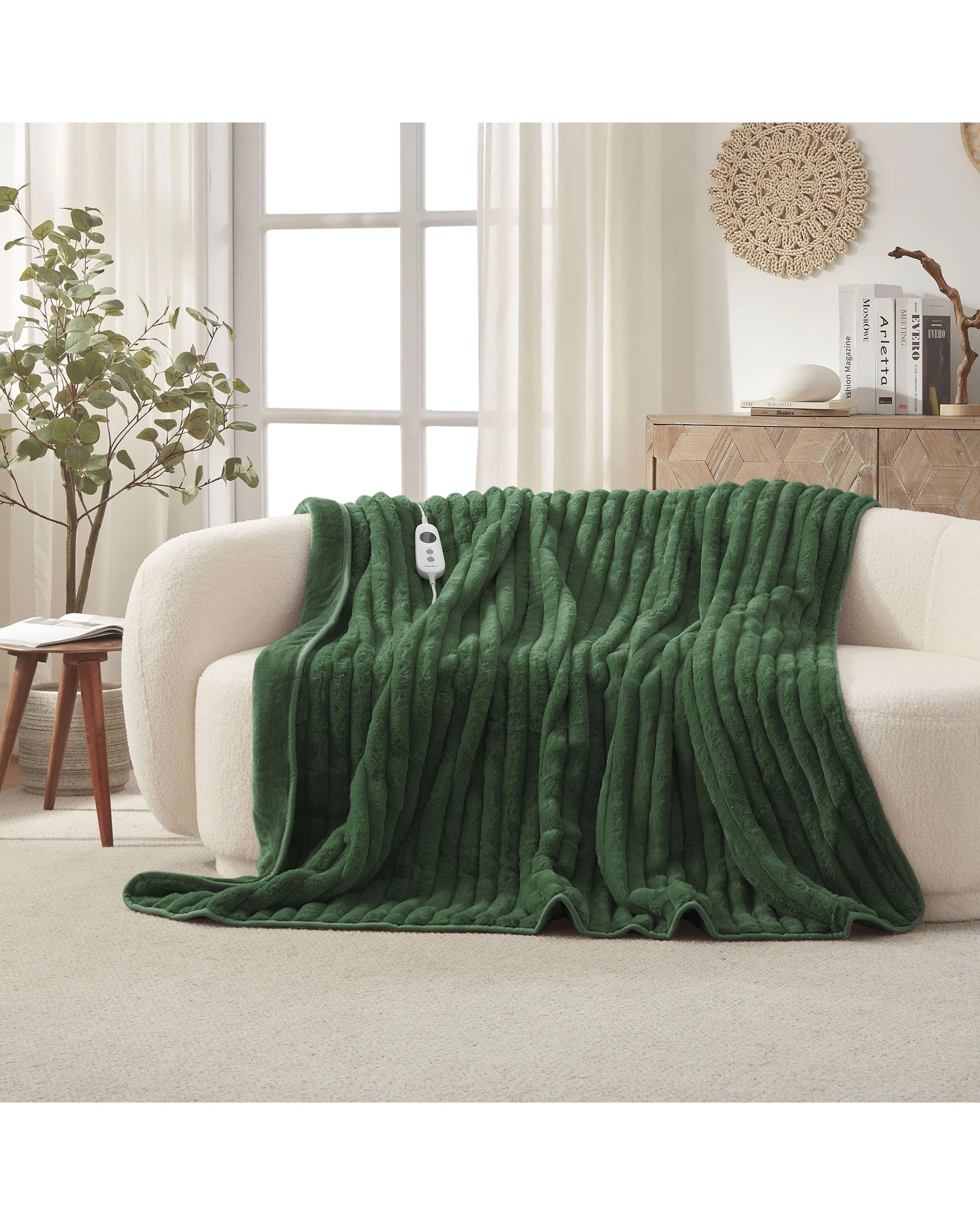 1 Dreamaker Cirra Chunky Embossed Fleece Heated Throw 180x200cm - Emerald Green, 1 of 10