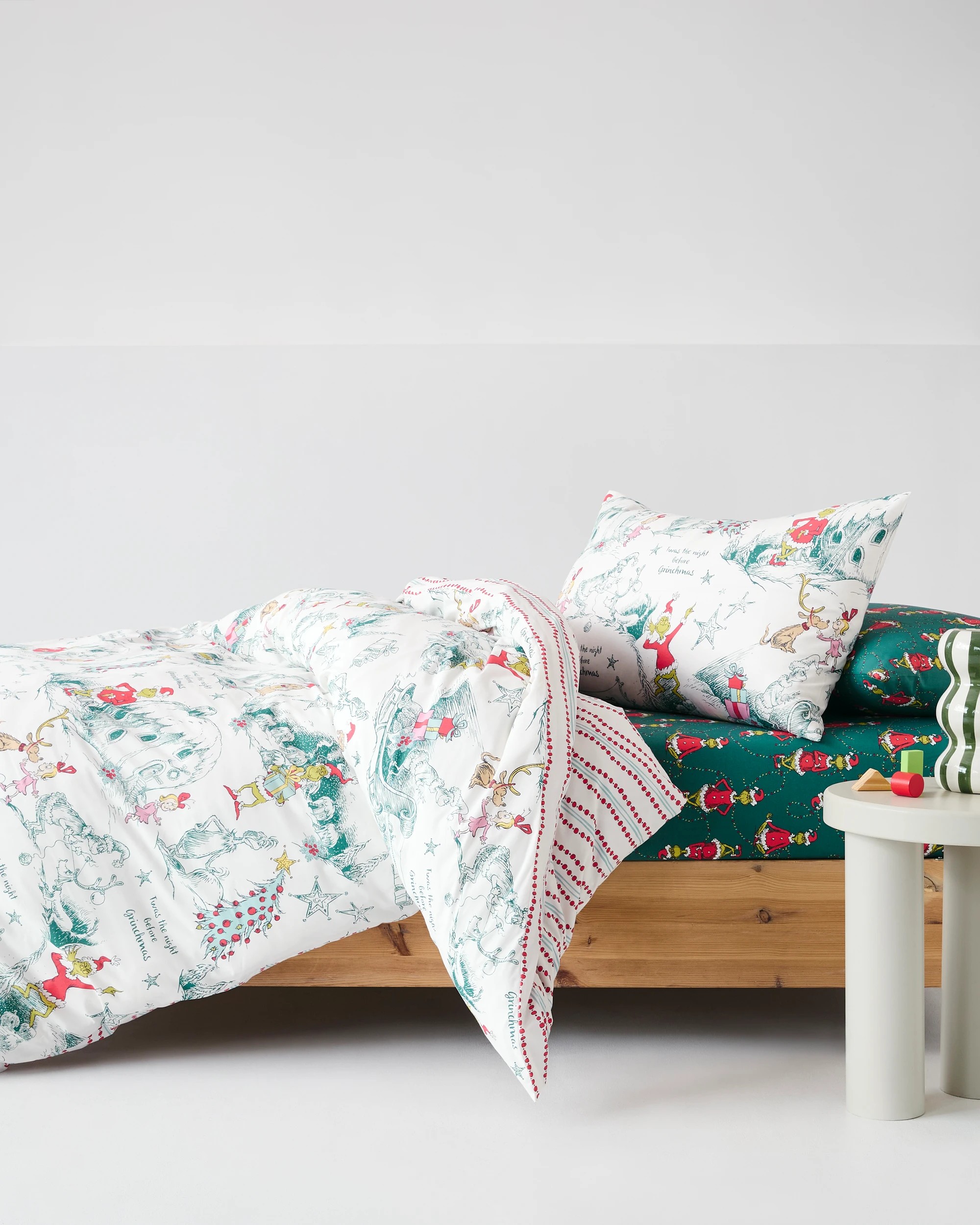 1 The Grinch Kids Christmas Grinch Quilt Cover Set - Double Bed - White, 1 of 8