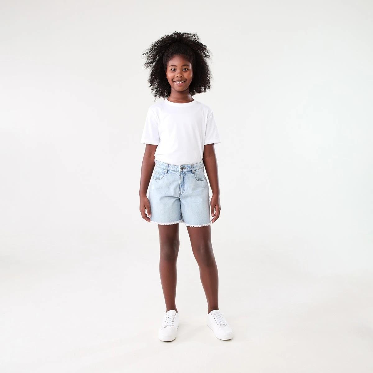 6 Relaxed Denim Shorts with Frayed Hem LIGHT WASH, 6 of 7