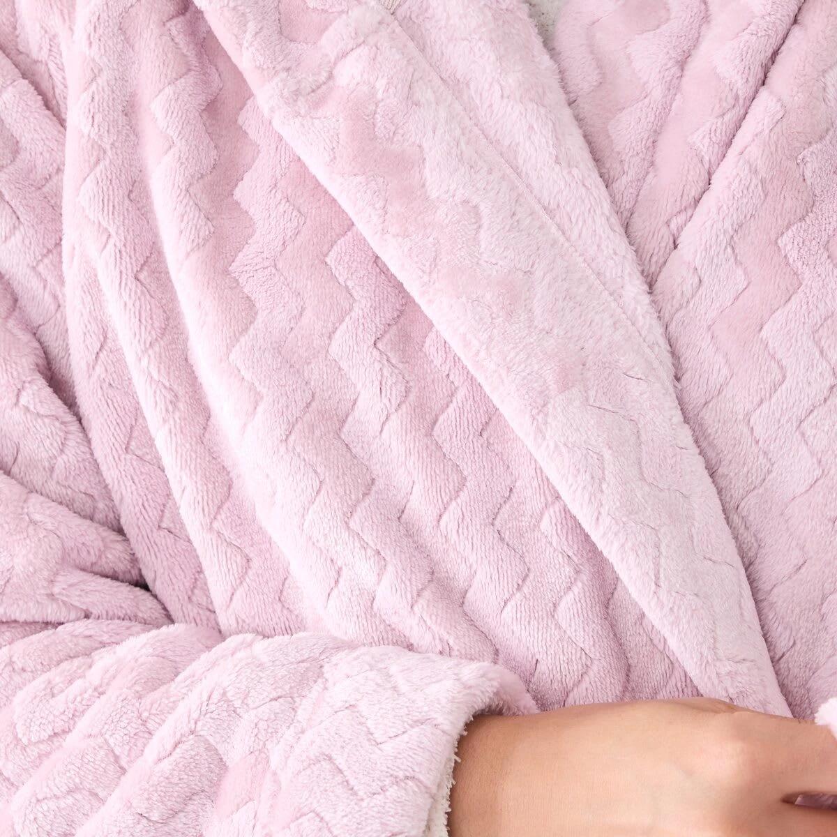 6 Textured Hood Gown Sier Pink, 6 of 7