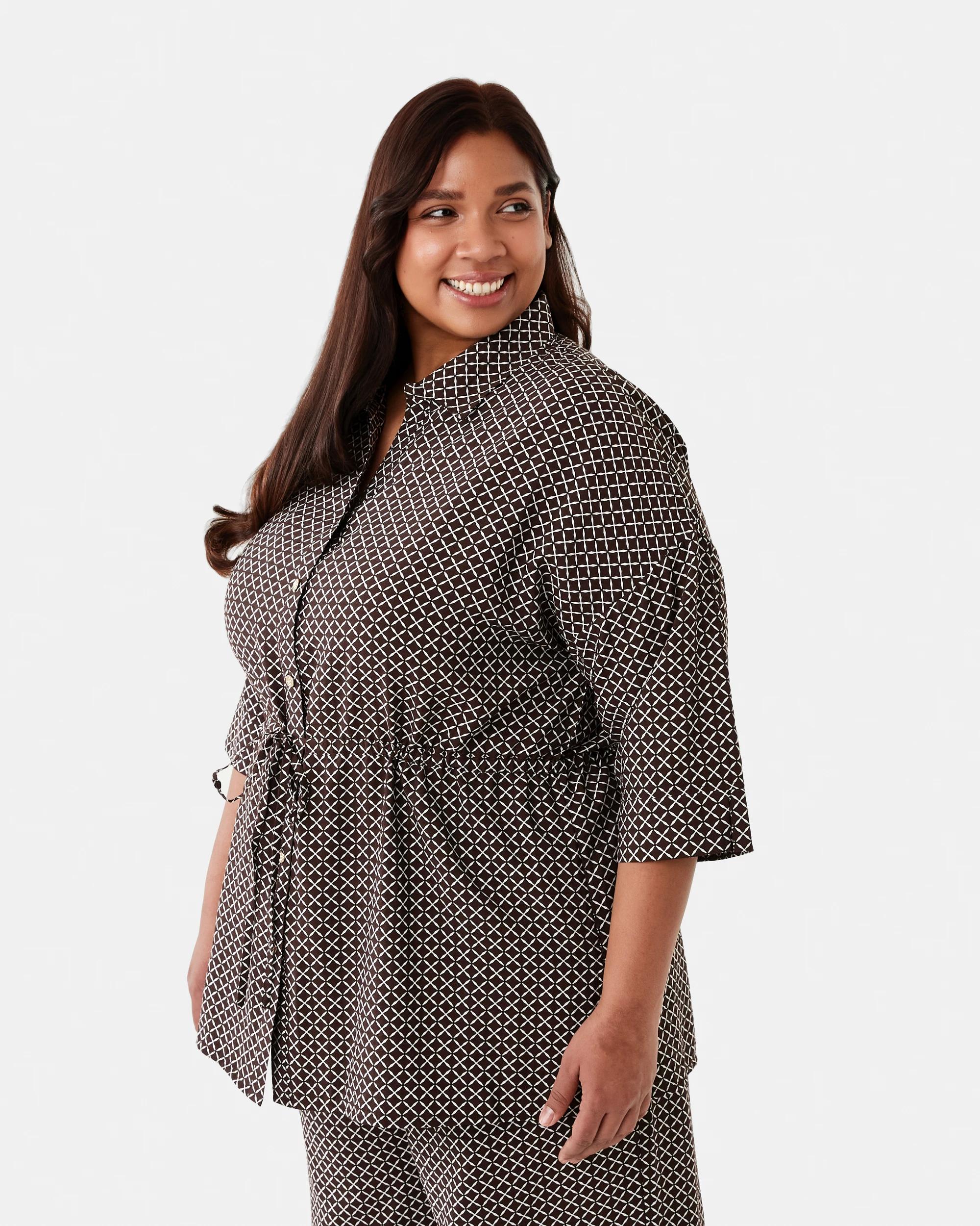 2 Curve Tie Waist Print Shirt Mono Tile, 2 of 10