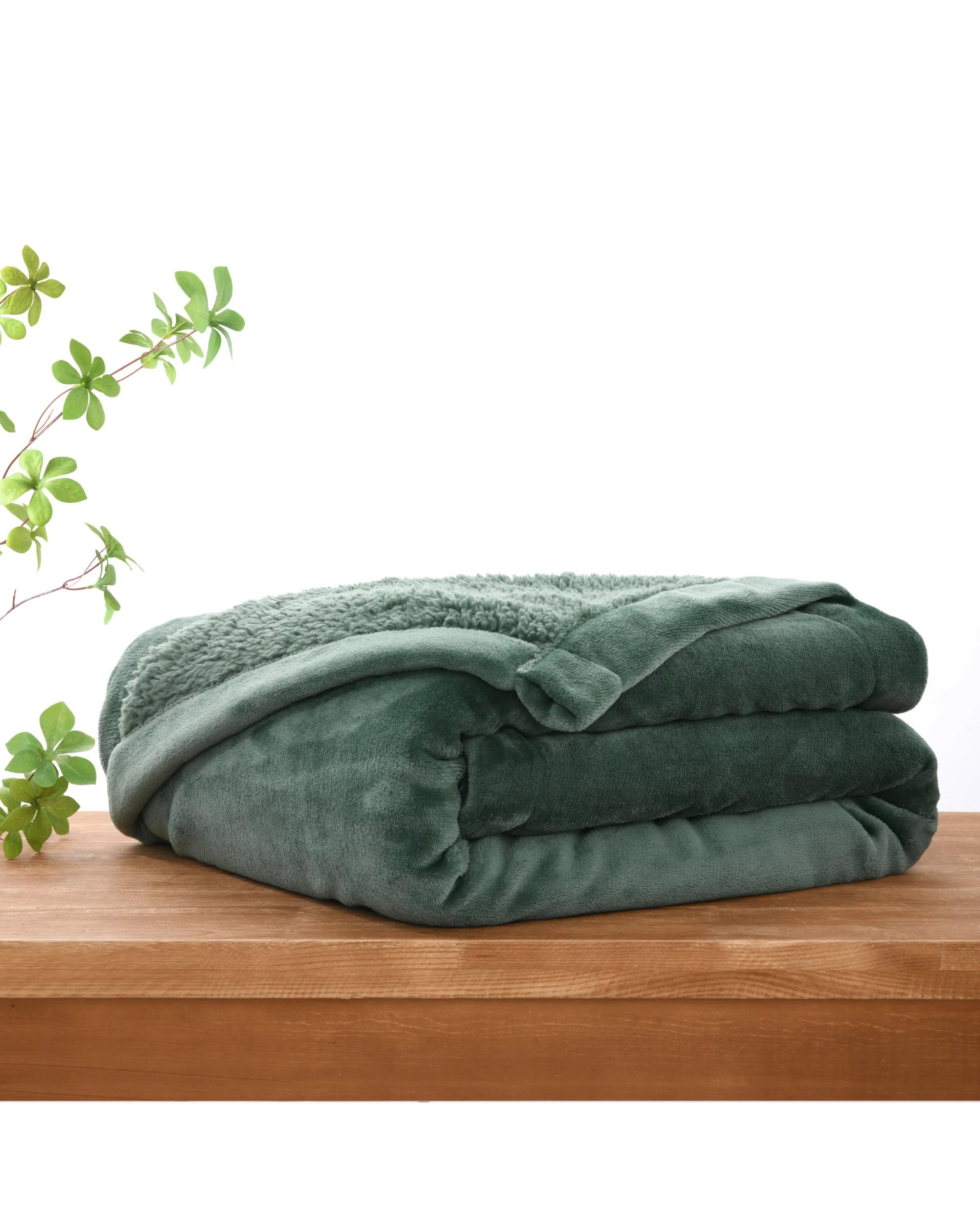 2 Serene Hudson Fleece and Sherpa Reverse Blanket 240x250cm (Queen/King Bed) - Leaf, 2 of 6
