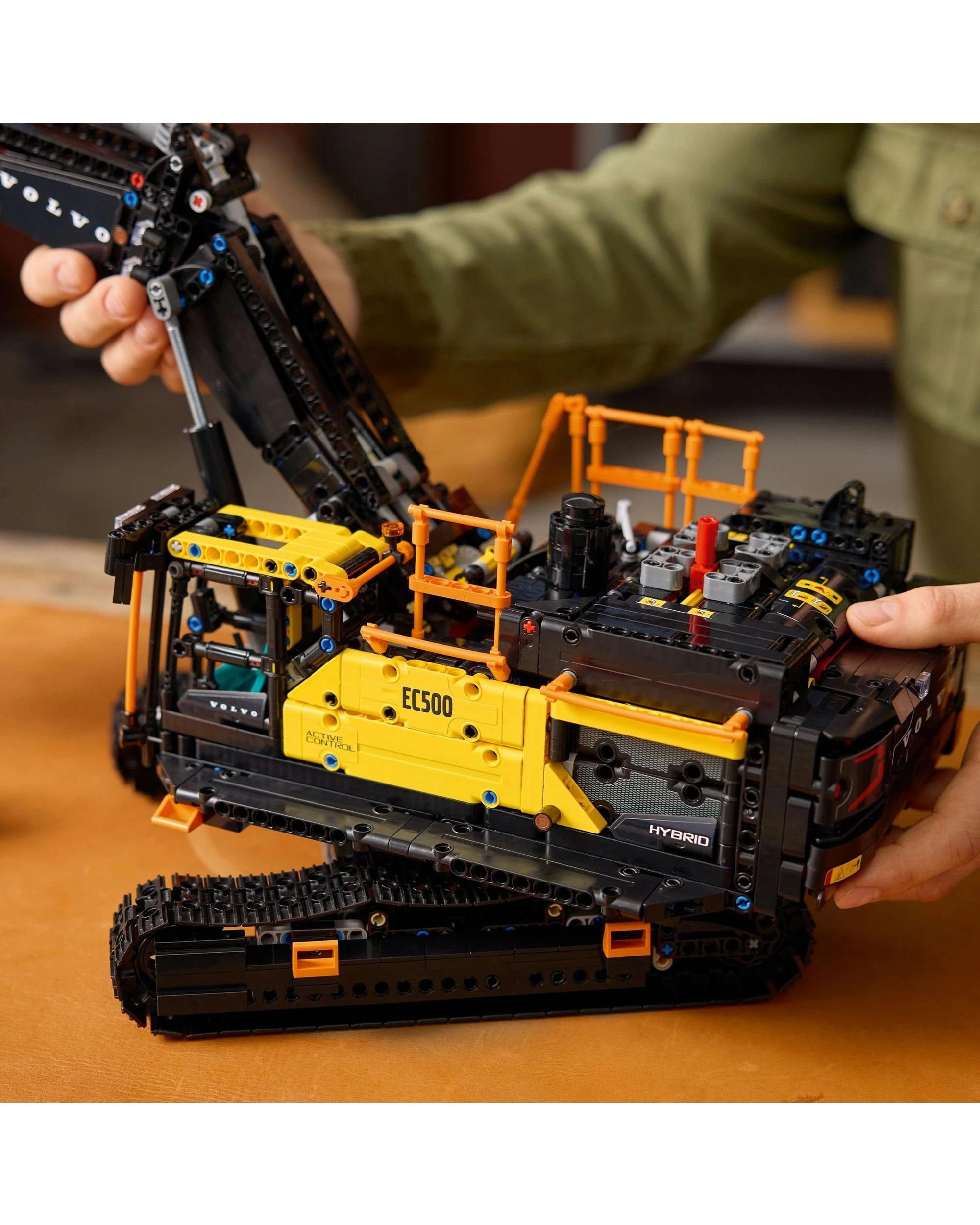 4 The LEGO Group LEGO Technic Volvo EC500 Hybrid Excavator - 42215, 4 of 10