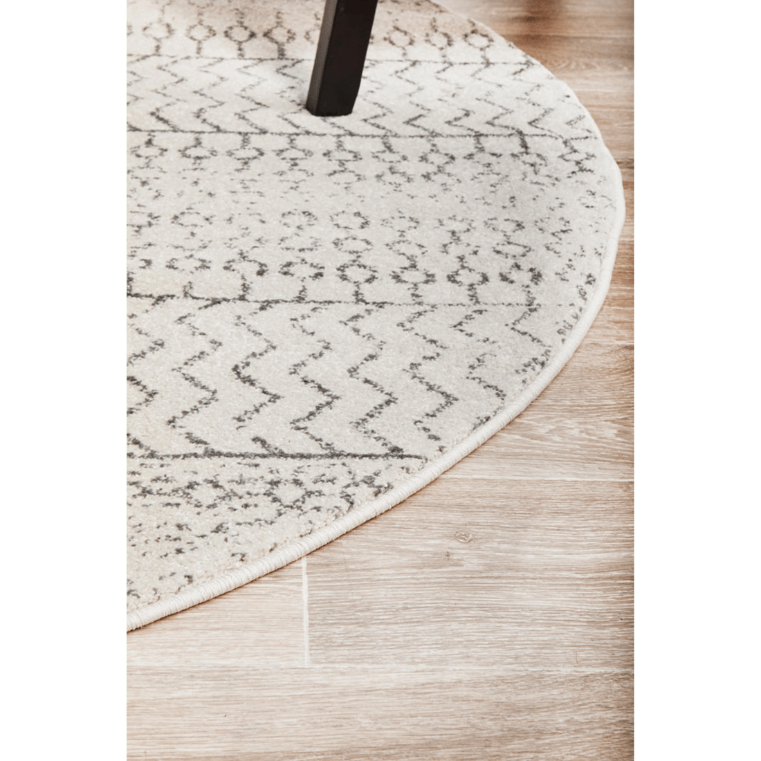 6 RUG CULTURE Chrome Harper Silver Round Rug — Power‑Loomed 100% Polypropylene, 10mm Pile - Silver, 6 of 9