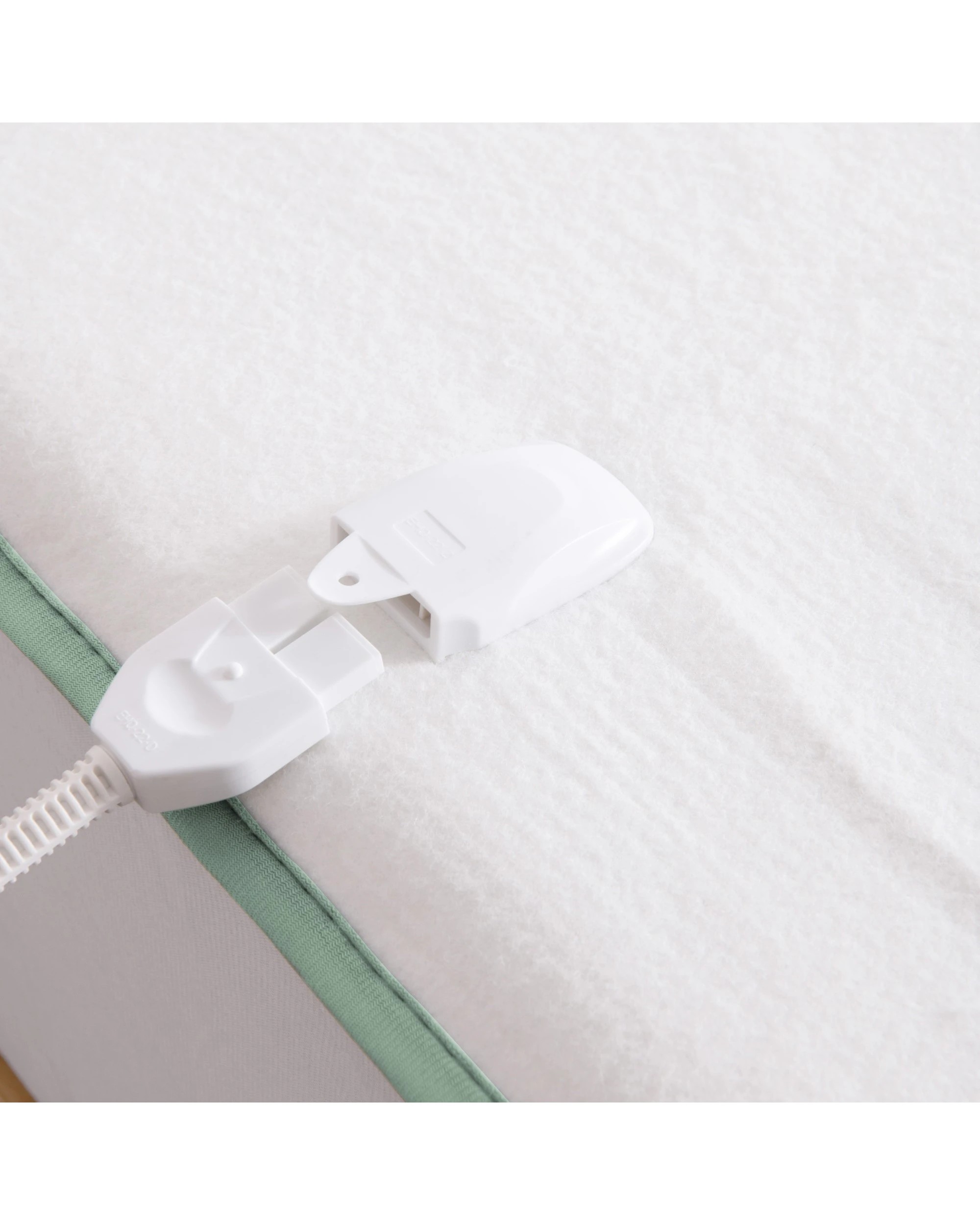 6 Dreamaker Classic Allergy Sensitive Antimicrobial Electric Blanket - Double Bed - White, 6 of 7