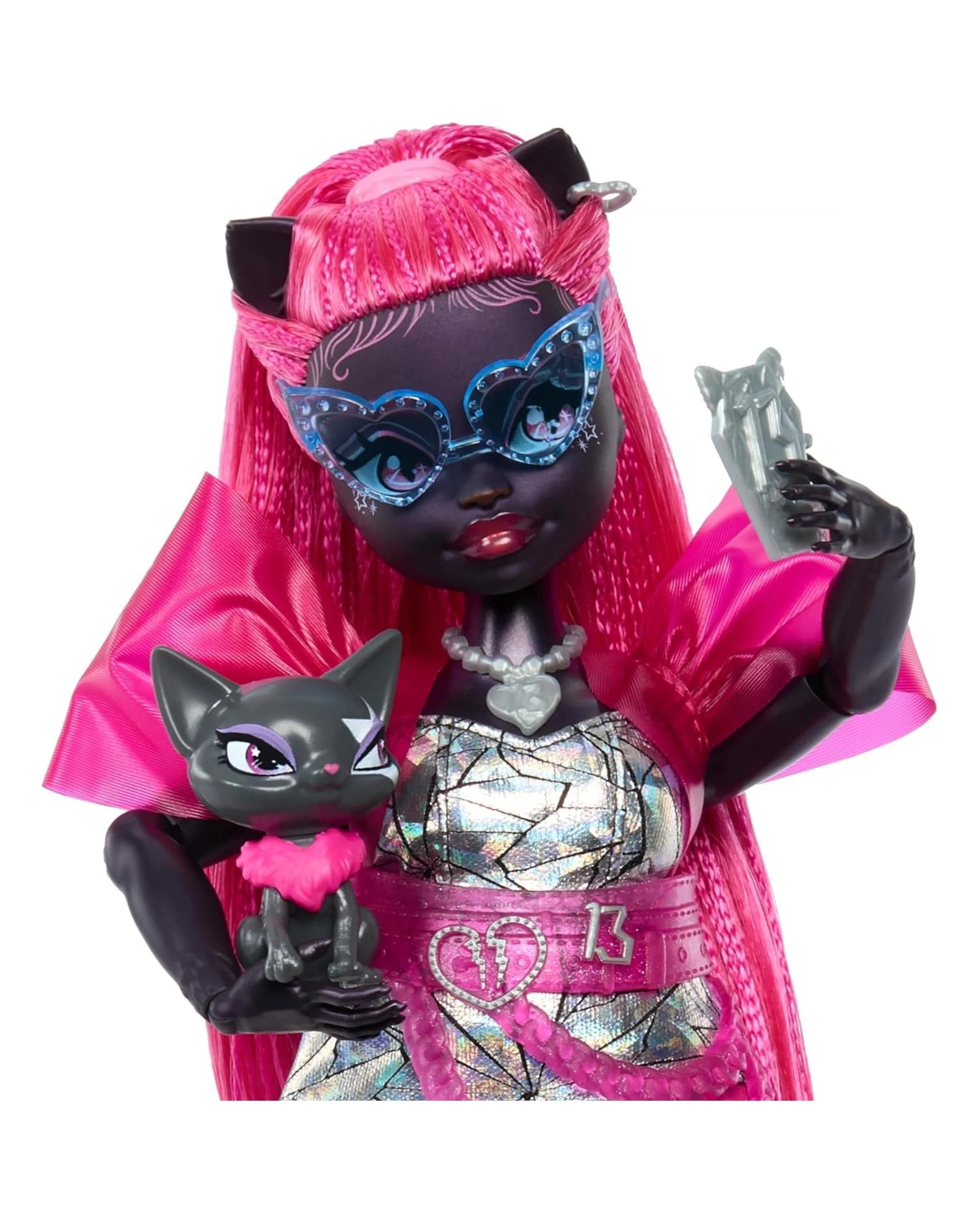 4 Monster High Catty Noir with Amulette Pet Fashion Doll, 4 of 6