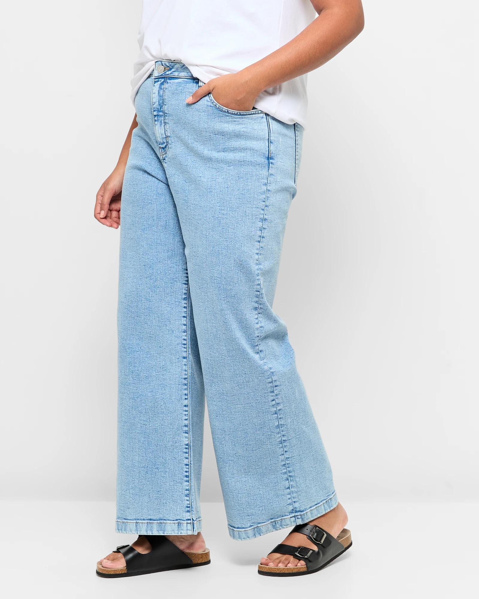 3 Target Plus Size Full Length Wide Leg Denim Jeans CLASSIC BLEACH, 3 of 5