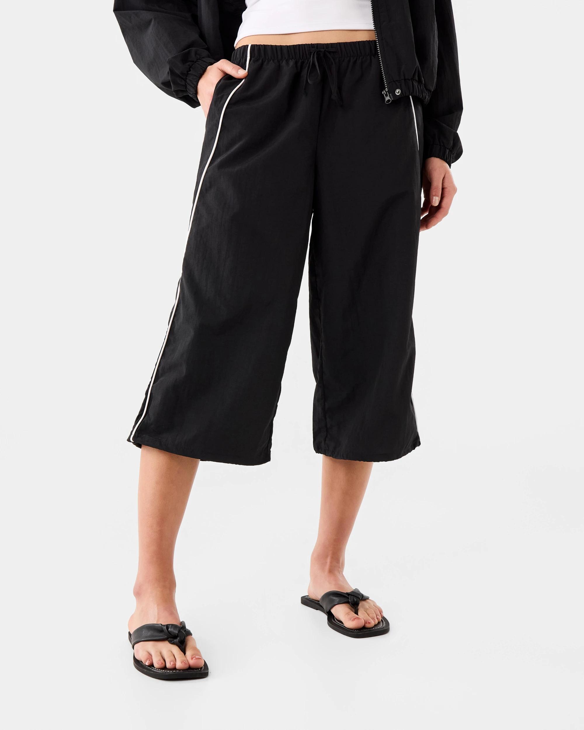 1 Sporty Track Capri Black, 1 of 10