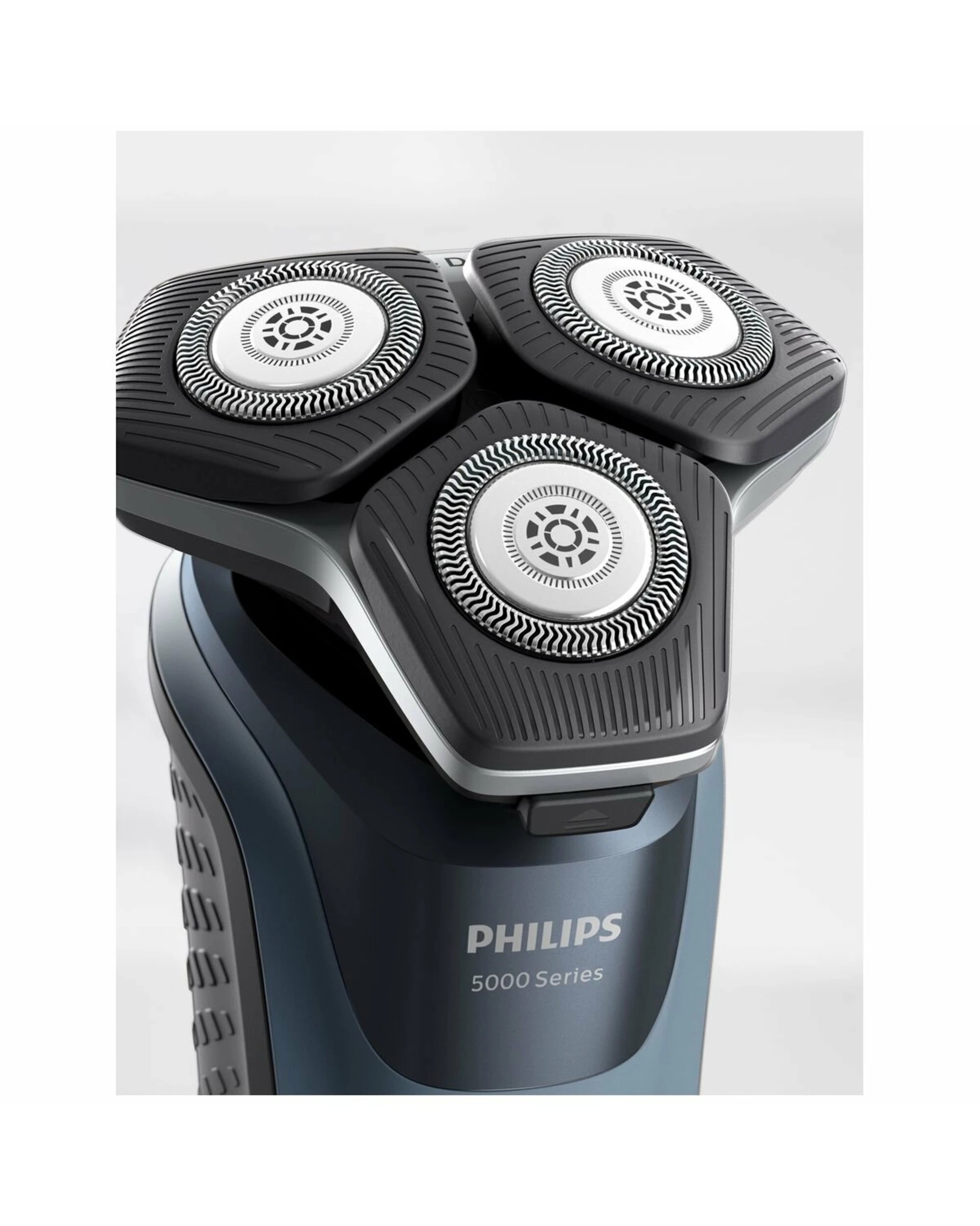 3 Philips Shaver Series 5000 SkinIQ, 3 of 5