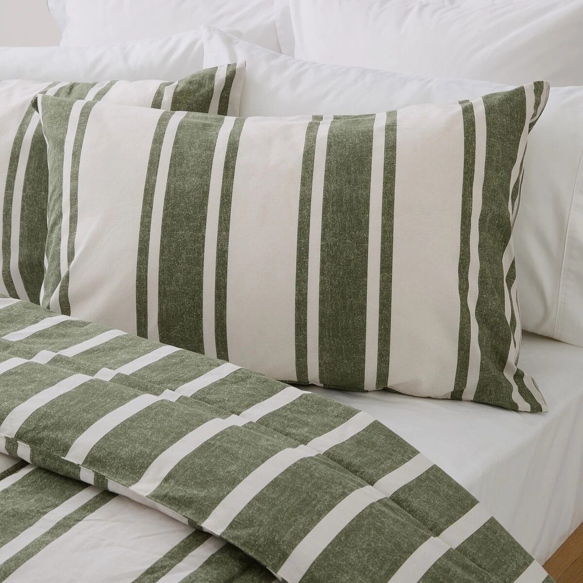 3 Eden Reversible Comforter Set - King Bed, Green, 3 of 7