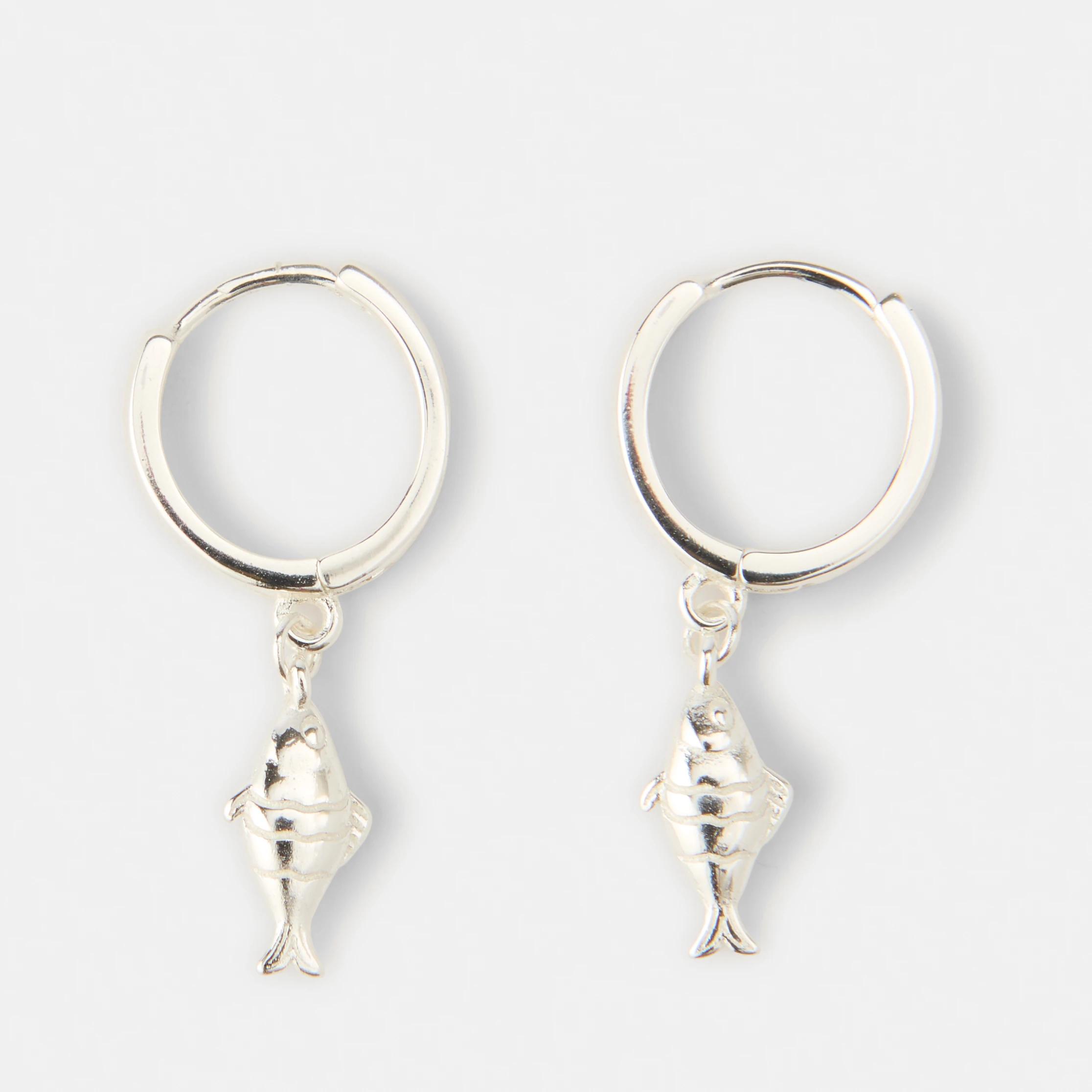 1 Sterling Silver 925 Fish Huggie Earrings Silver, 1 of 3