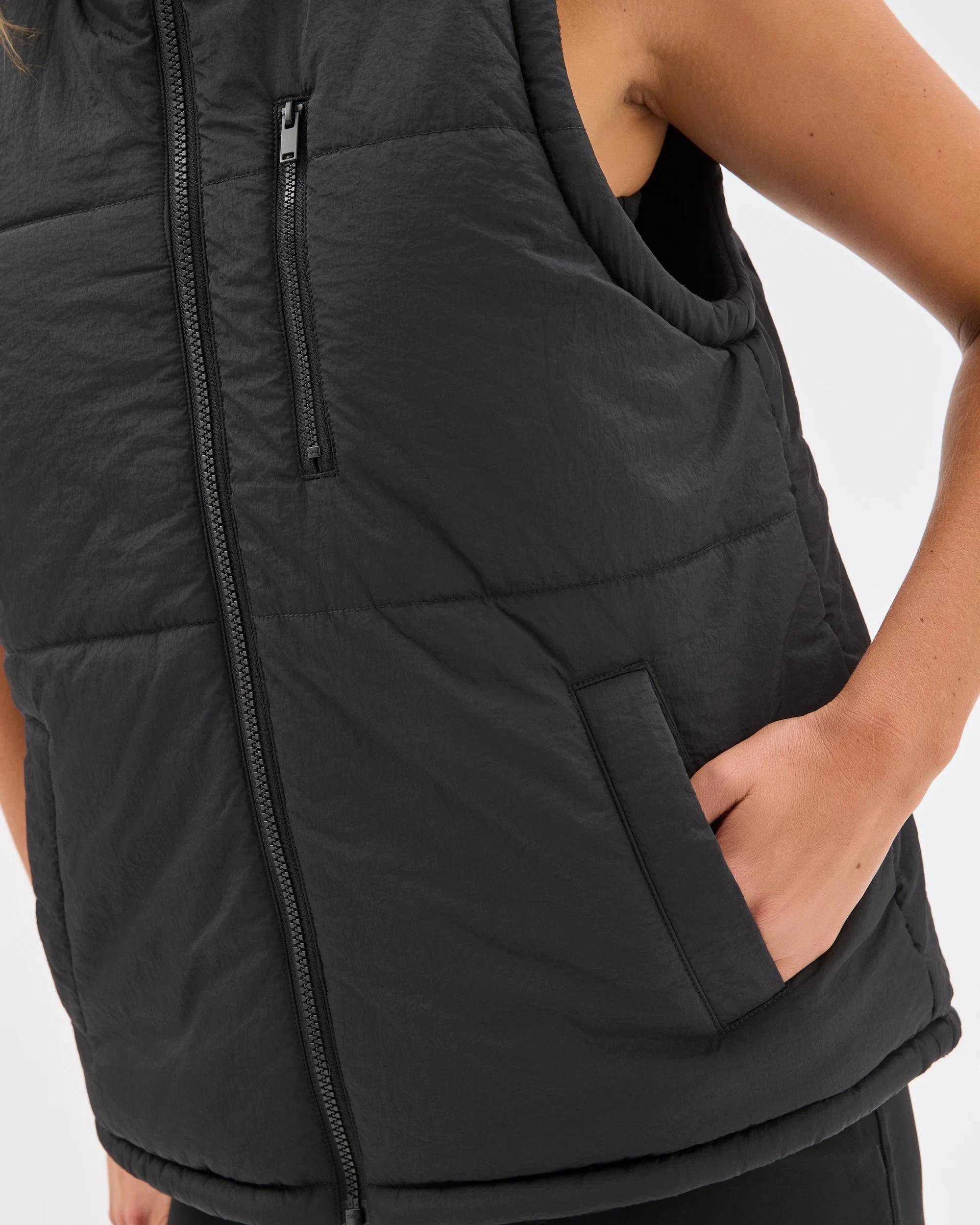 7 Target Woman Reversible Puffer Vest BLACK, 7 of 8