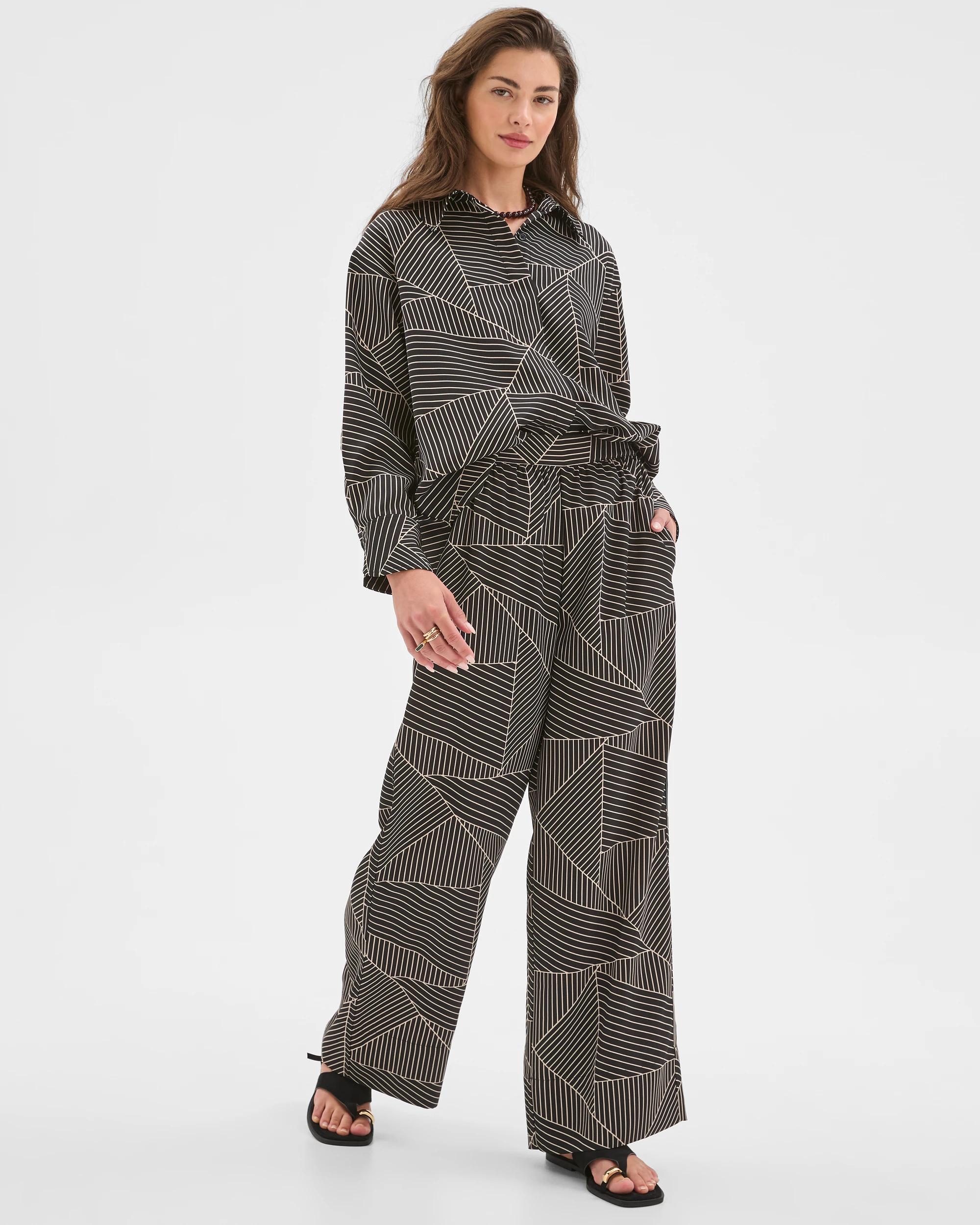 2 Target Petites Petites Flat Front Elastic Waist Pants BLACK GEO, 2 of 6