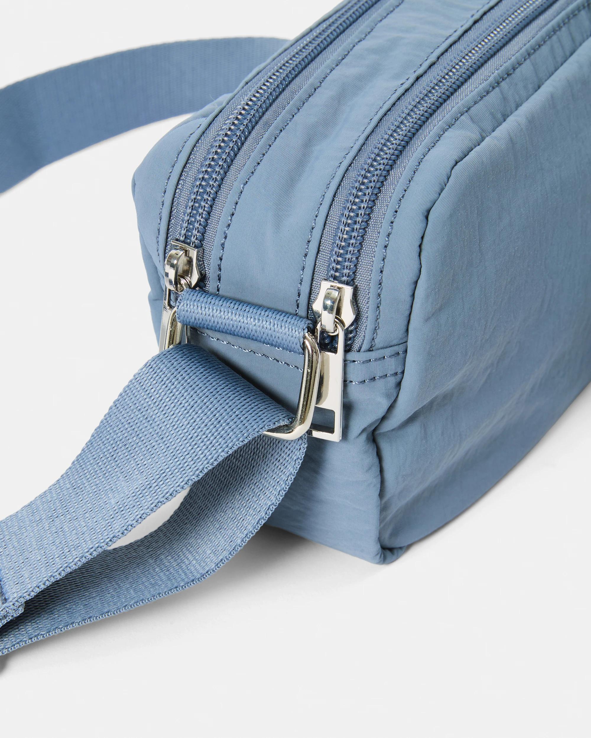 4 Urban Zip Crossbody Bag Blu Willow, 4 of 6