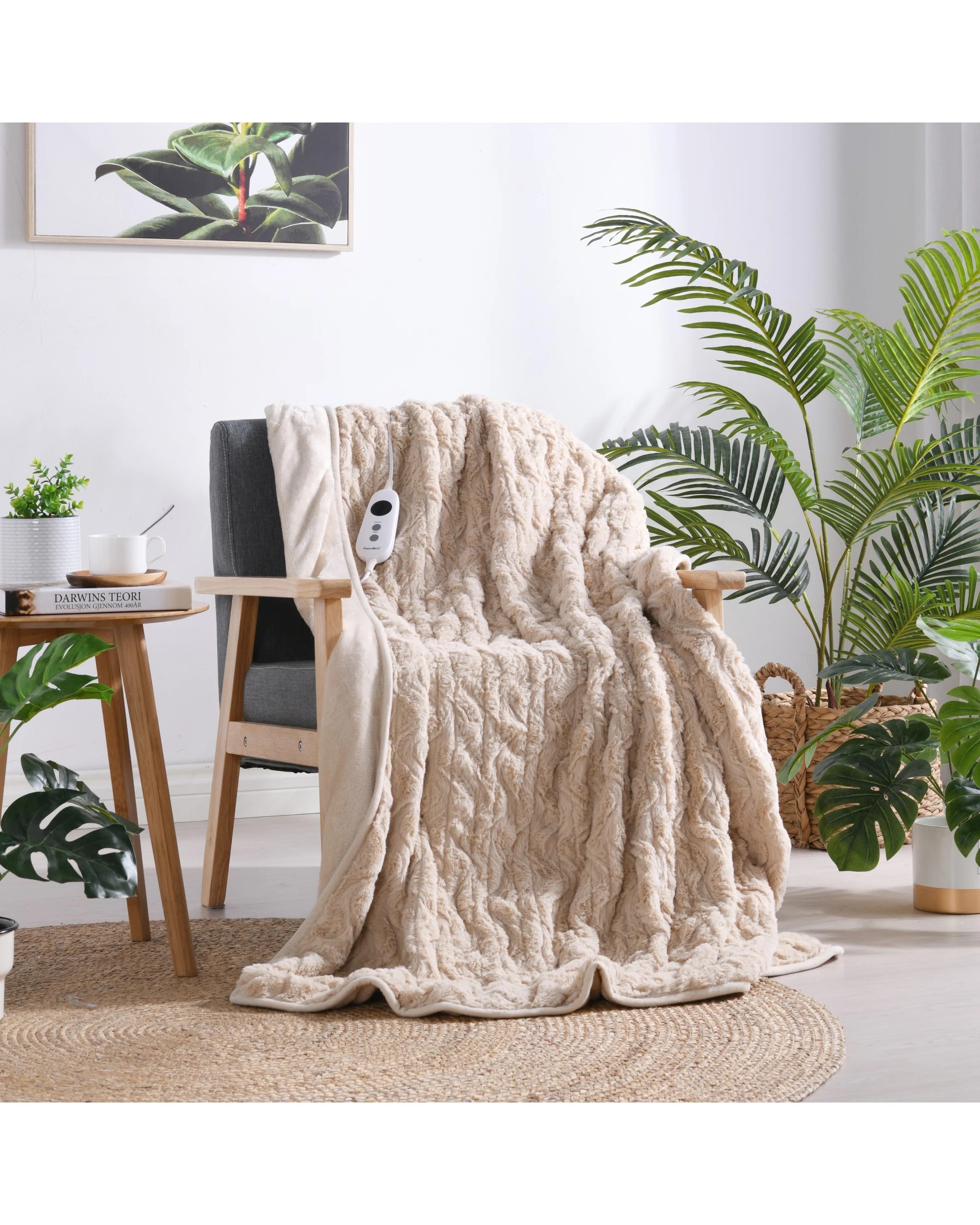 1 Dreamaker Felix 500gsm Faux Fur Heated Throw 130x160cm - Natural, 1 of 7