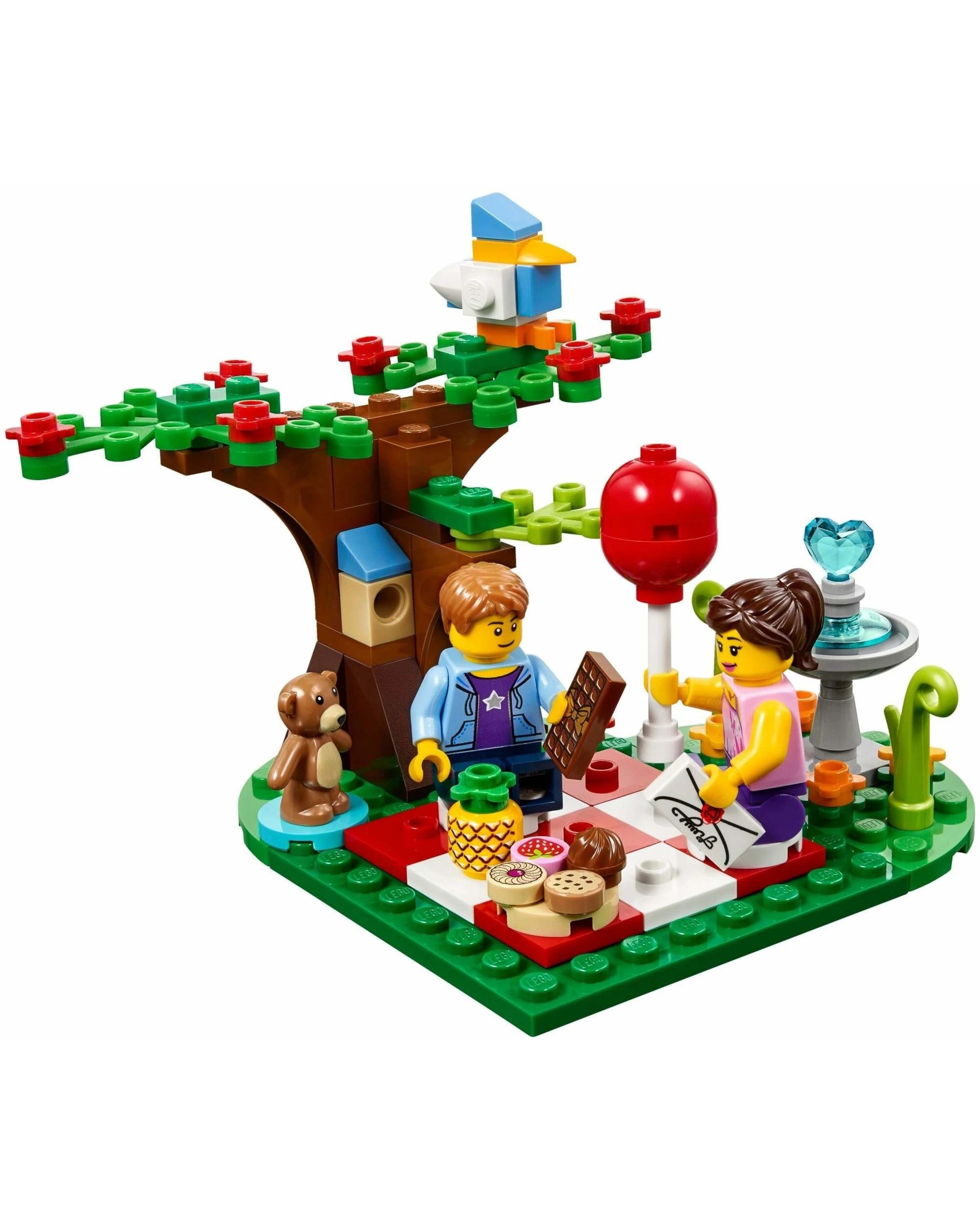 2 LEGO 40236 Valentine's Romantic Picnic Set, 2 of 2