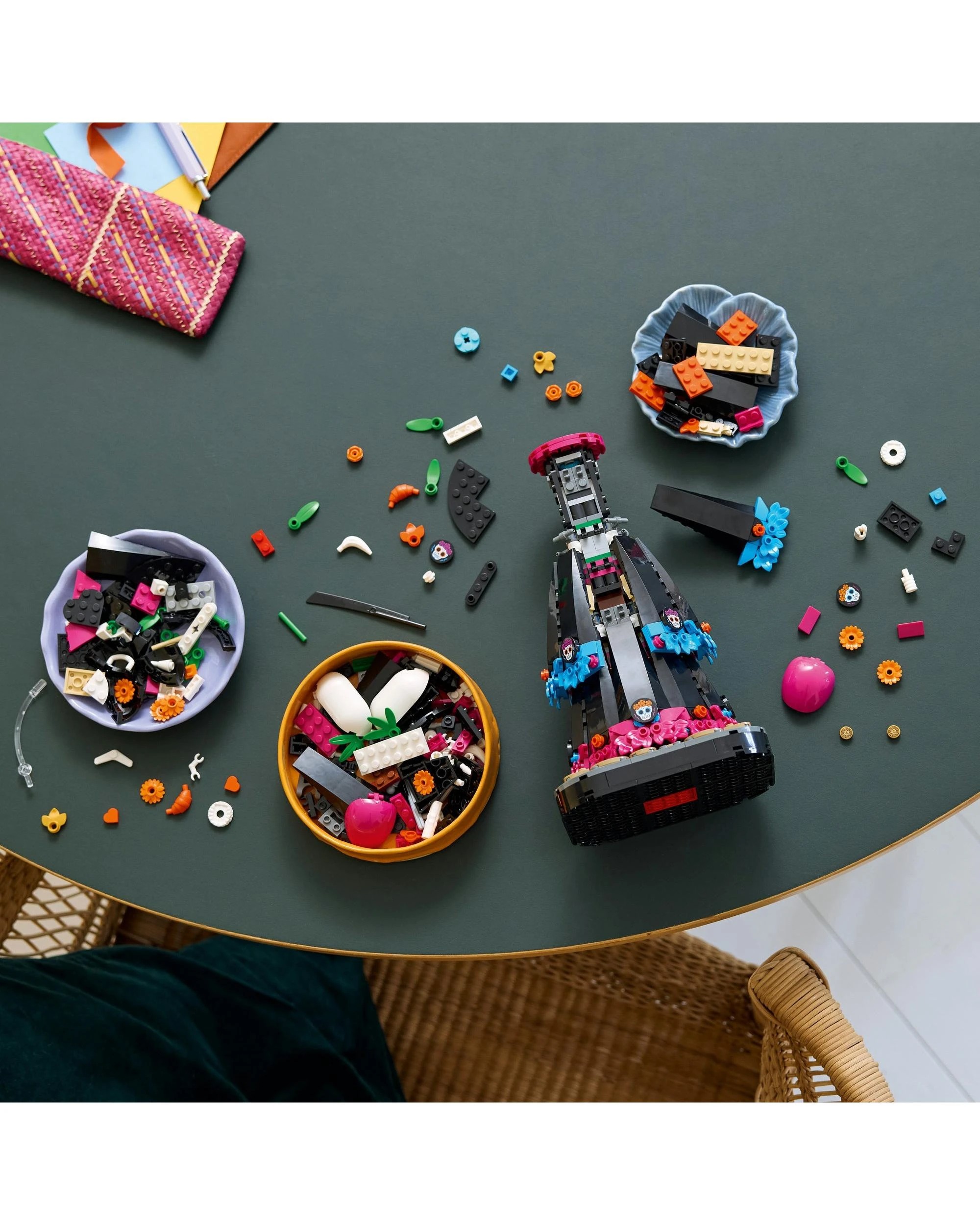3 LEGO Ideas La Catrina - 21372, 3 of 10