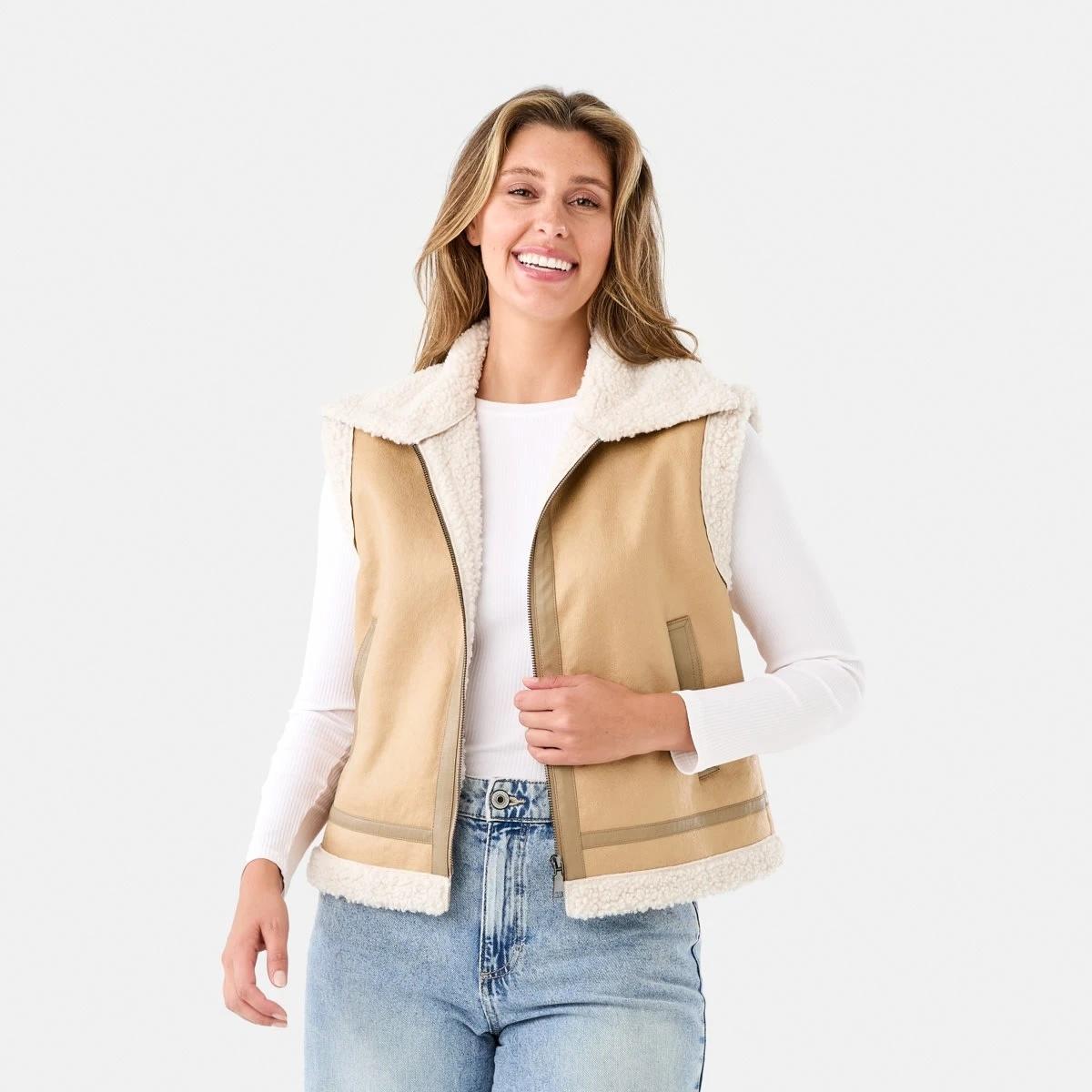 1 Sherpa Vest Dune, 1 of 7