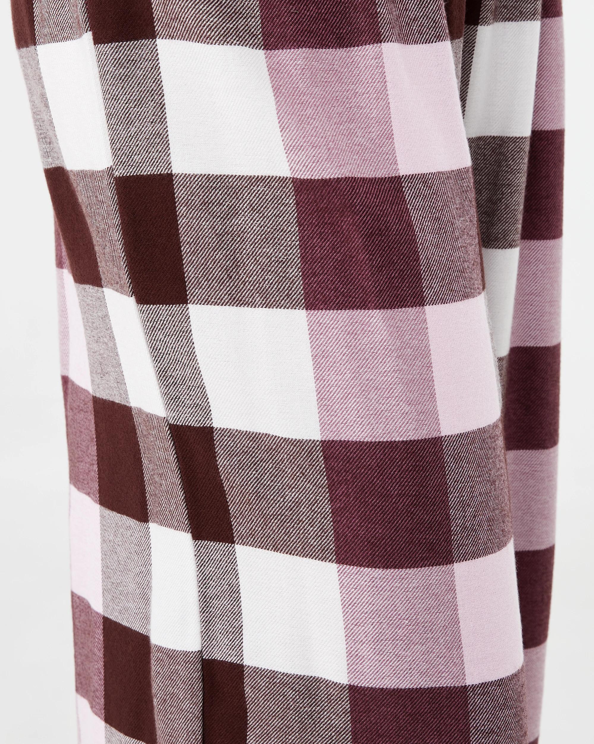 9 Classic Flannel Pyjama Set Large Chk, 9 of 9