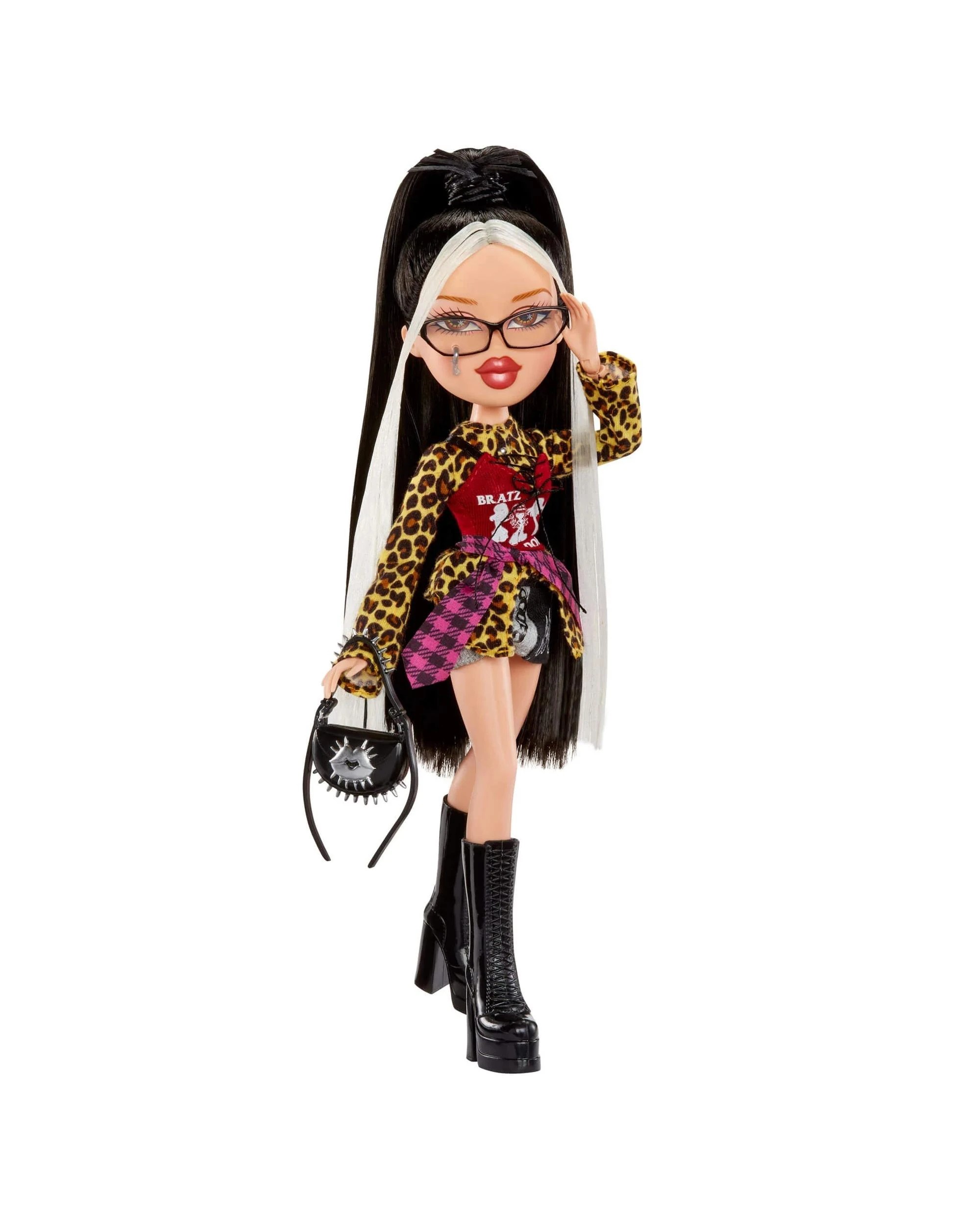 6 Bratz Stylin' Jade Fashion Doll with Oversized Tee, 6 of 8
